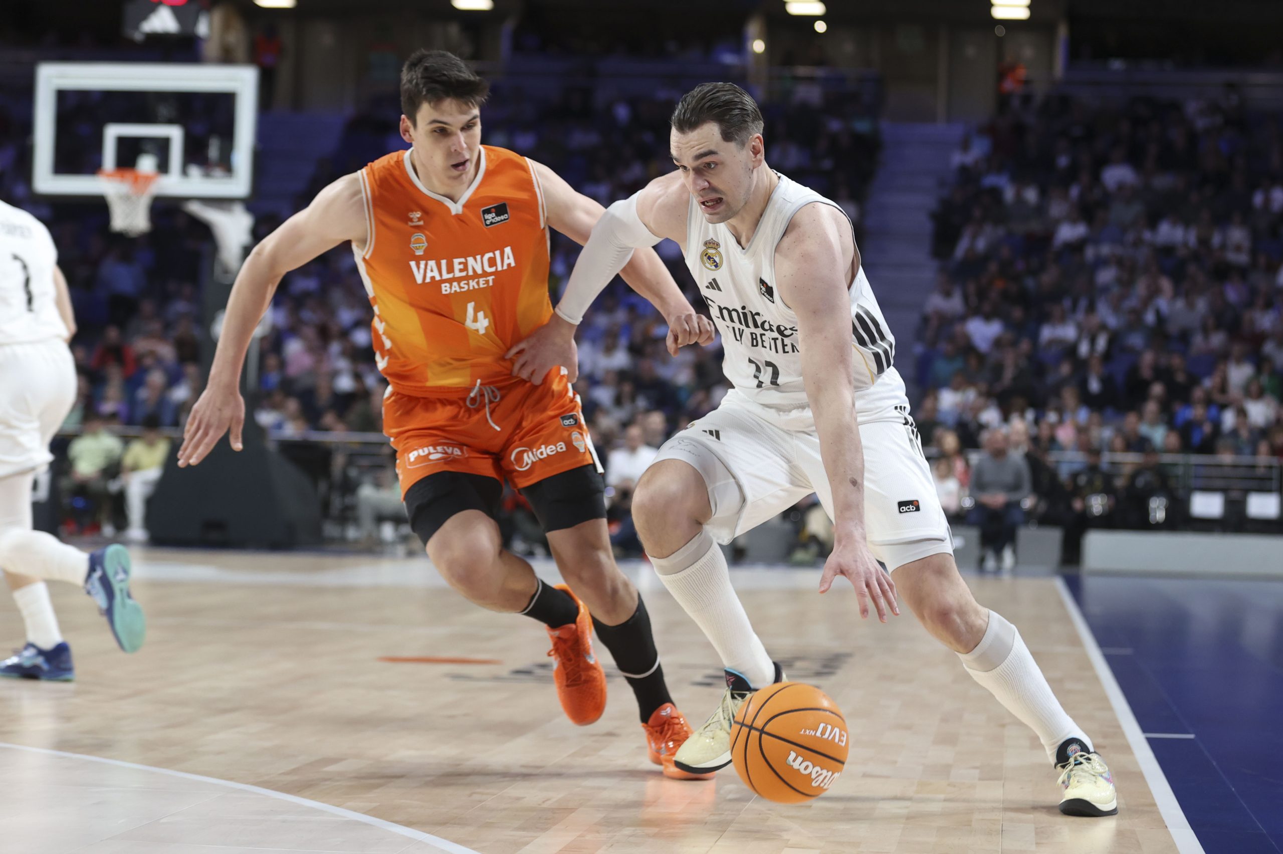 Mario Hezonja Brilla en Enero y Lleva al Real Madrid a la Cima de la Liga Endesa Mario Hezonja Brilla en Enero y Lleva al Real Madrid a la Cima de la Liga Endesa