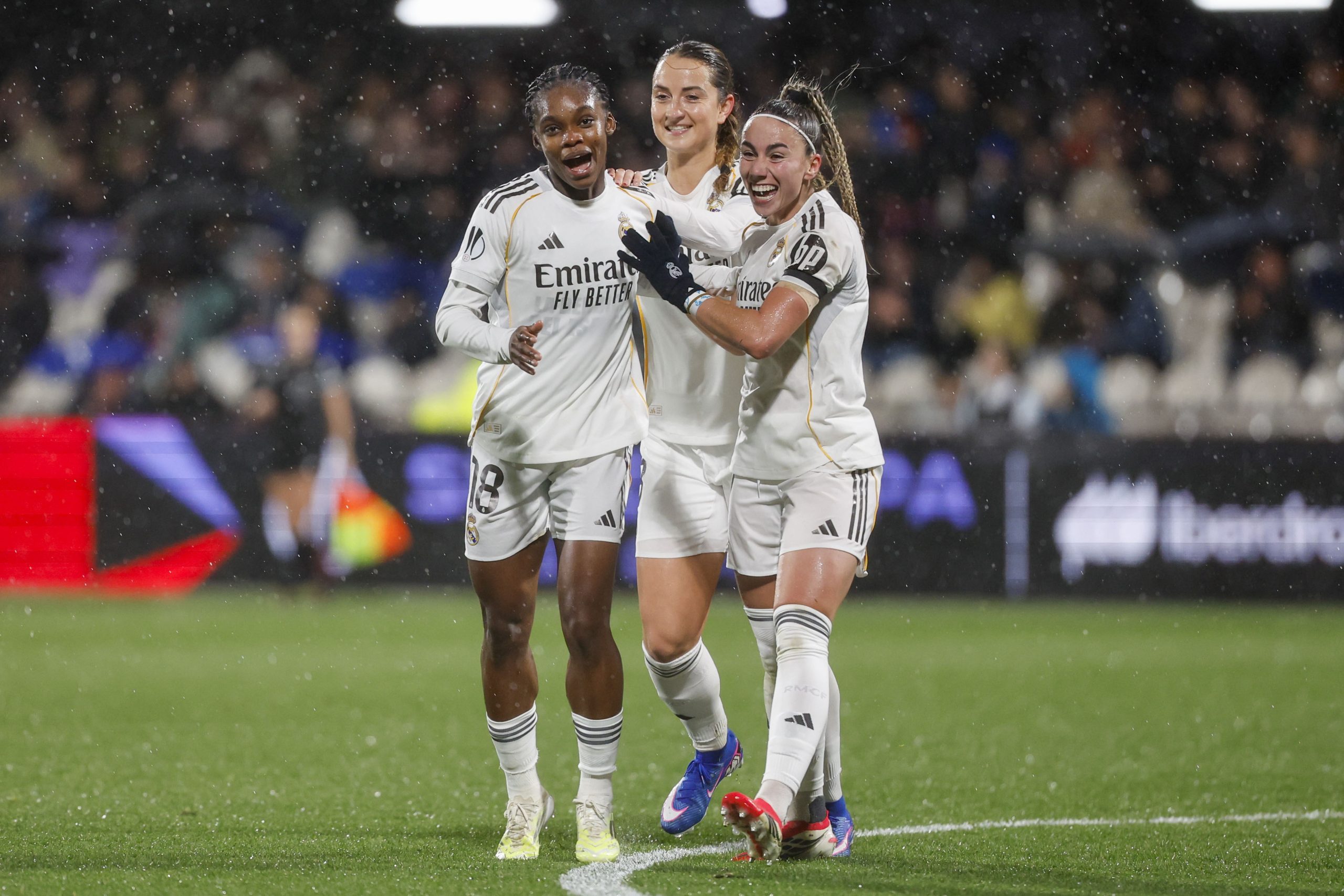 The entire Real Madrid Femenino team travels to Castellón for the Grand Final of the Super Cup!
