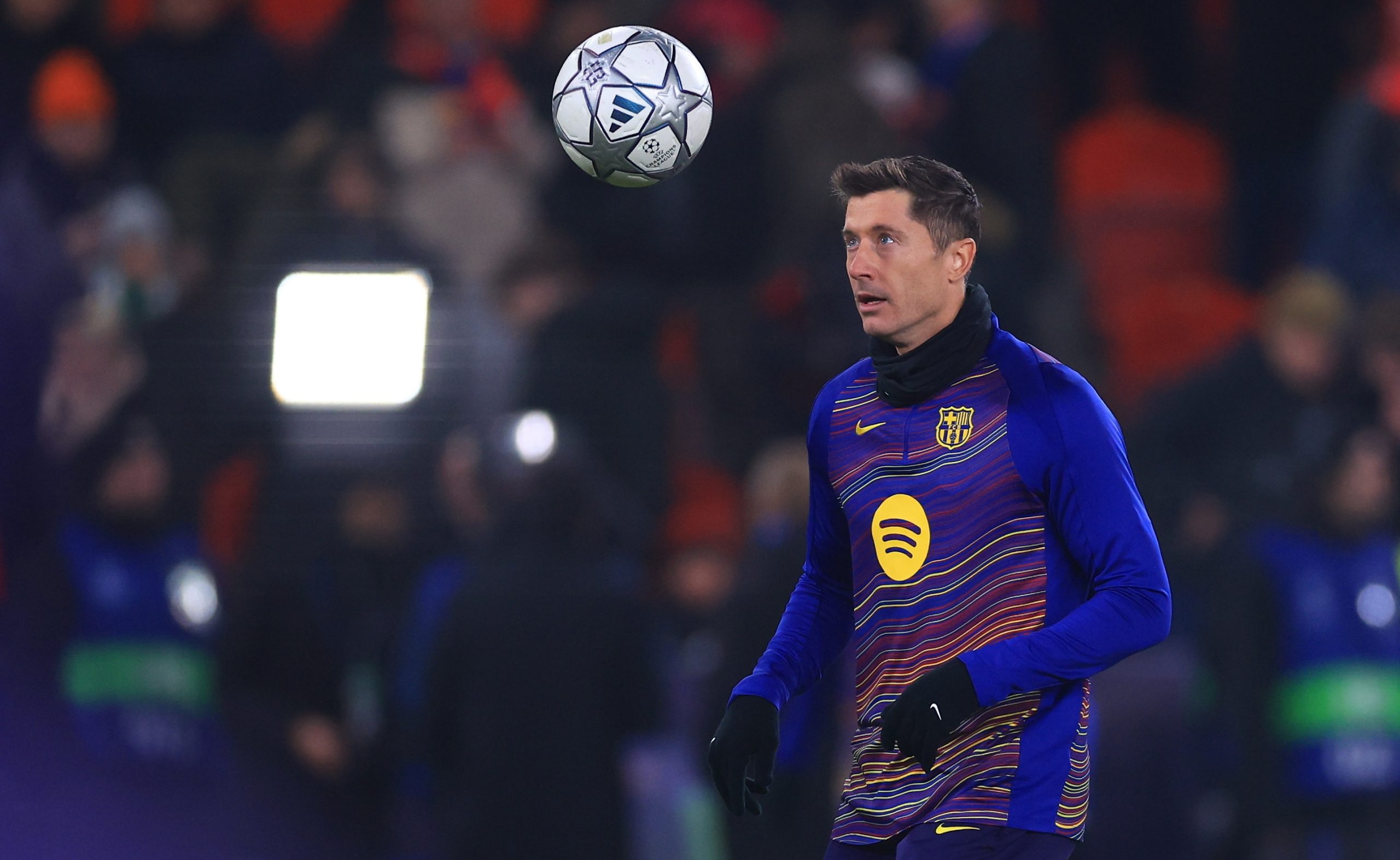 Fermín Shines in Prague: Lewandowski Gives Him the Best Player Trophy
