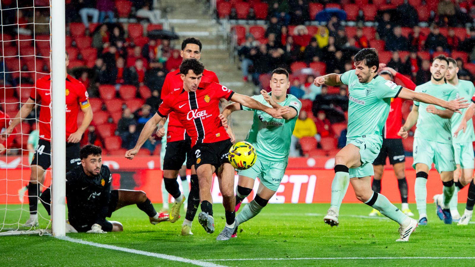 Athletic Club faces a challenge in Seville: the search for a new striker