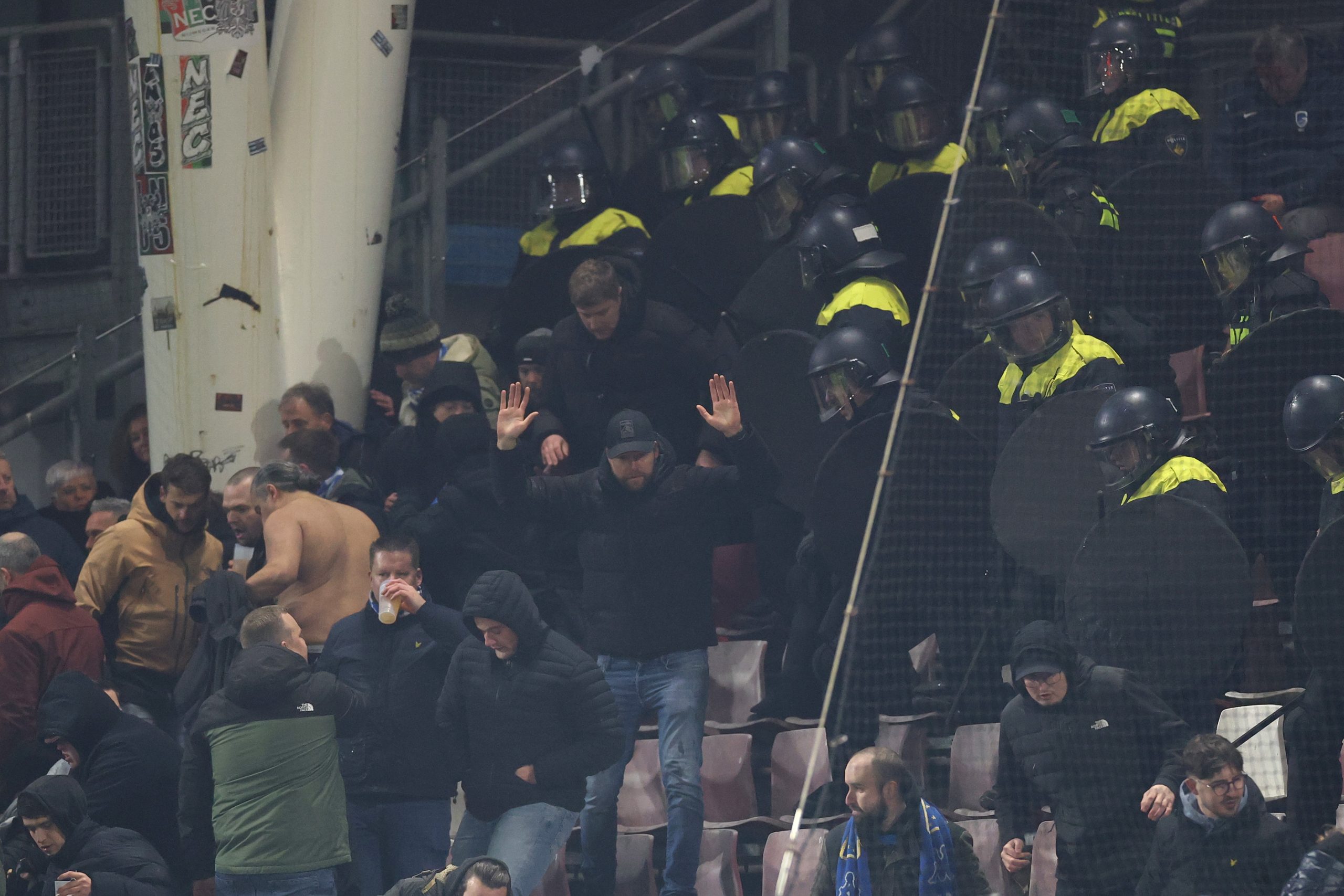Delay in the Europa League: the Utrecht-Genk match starts 53 minutes late Delay in the Europa League: the Utrecht-Genk match starts 53 minutes late