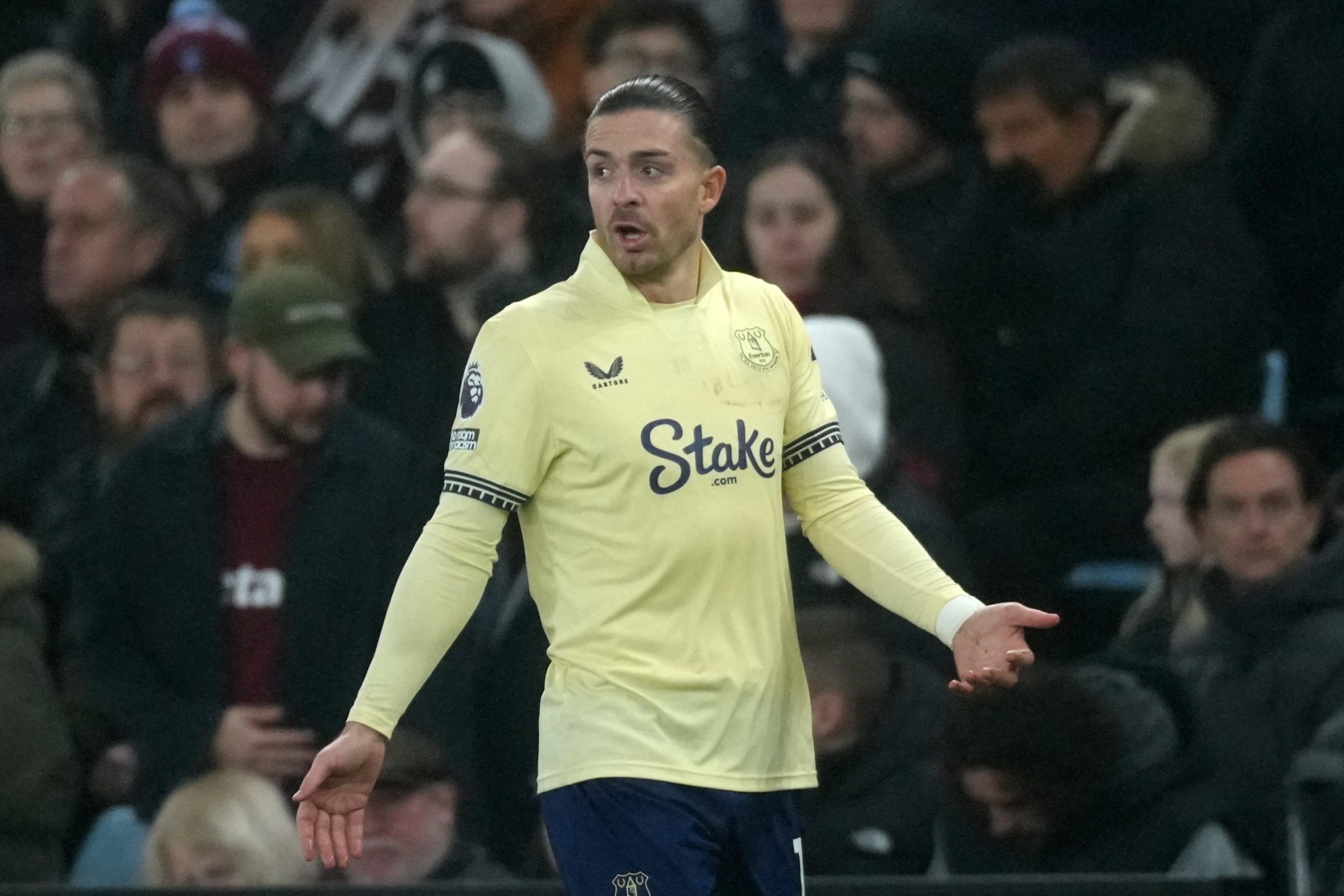 Jack Grealish suffers a fracture and is away from the playing field for months