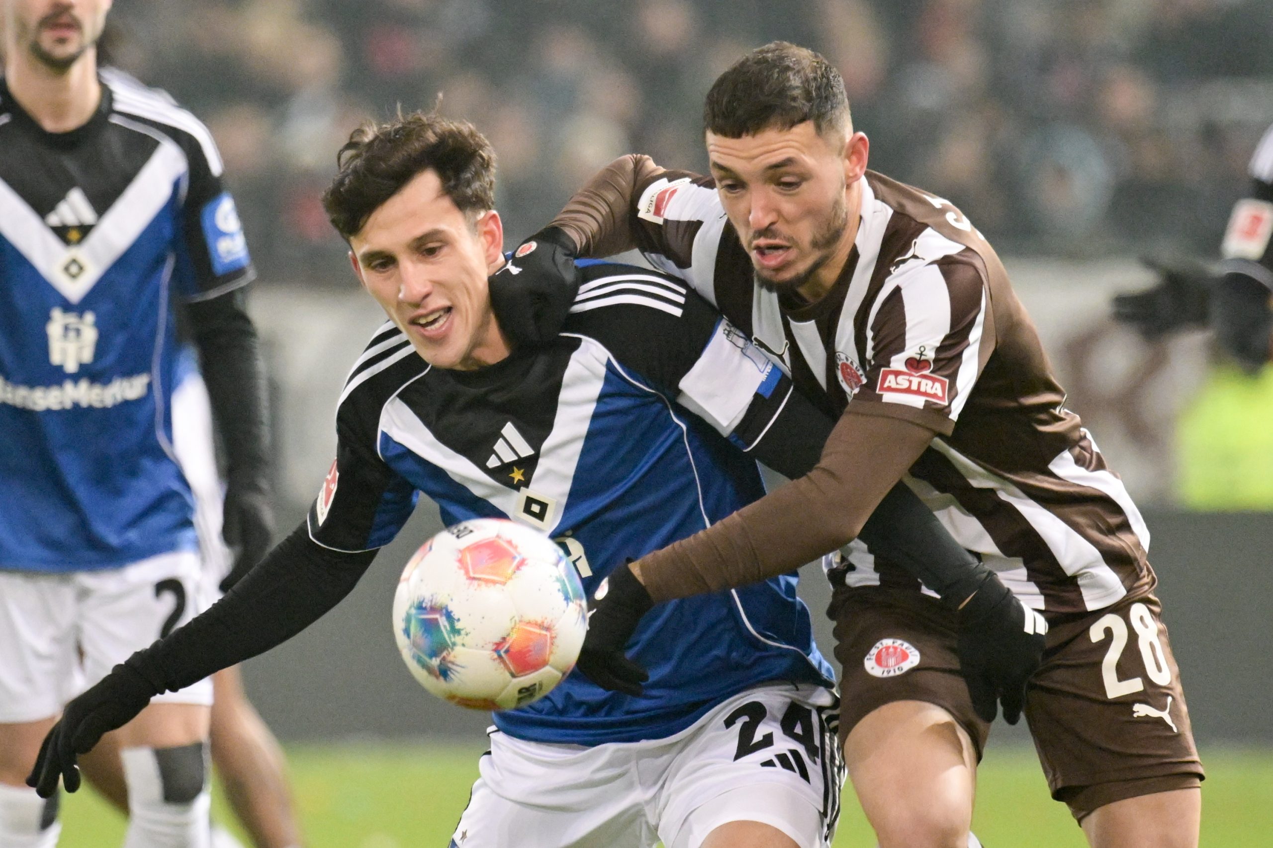 Derbi en la Liga alemana: empate que define destinaciones en la Bundesliga Derbi en la Liga alemana: empate que define destinaciones en la Bundesliga