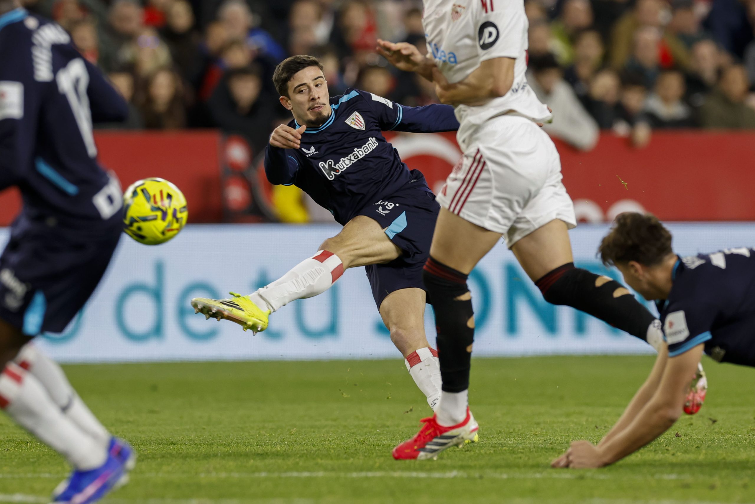 Athletic sinks in the table: the League becomes a crucial battle