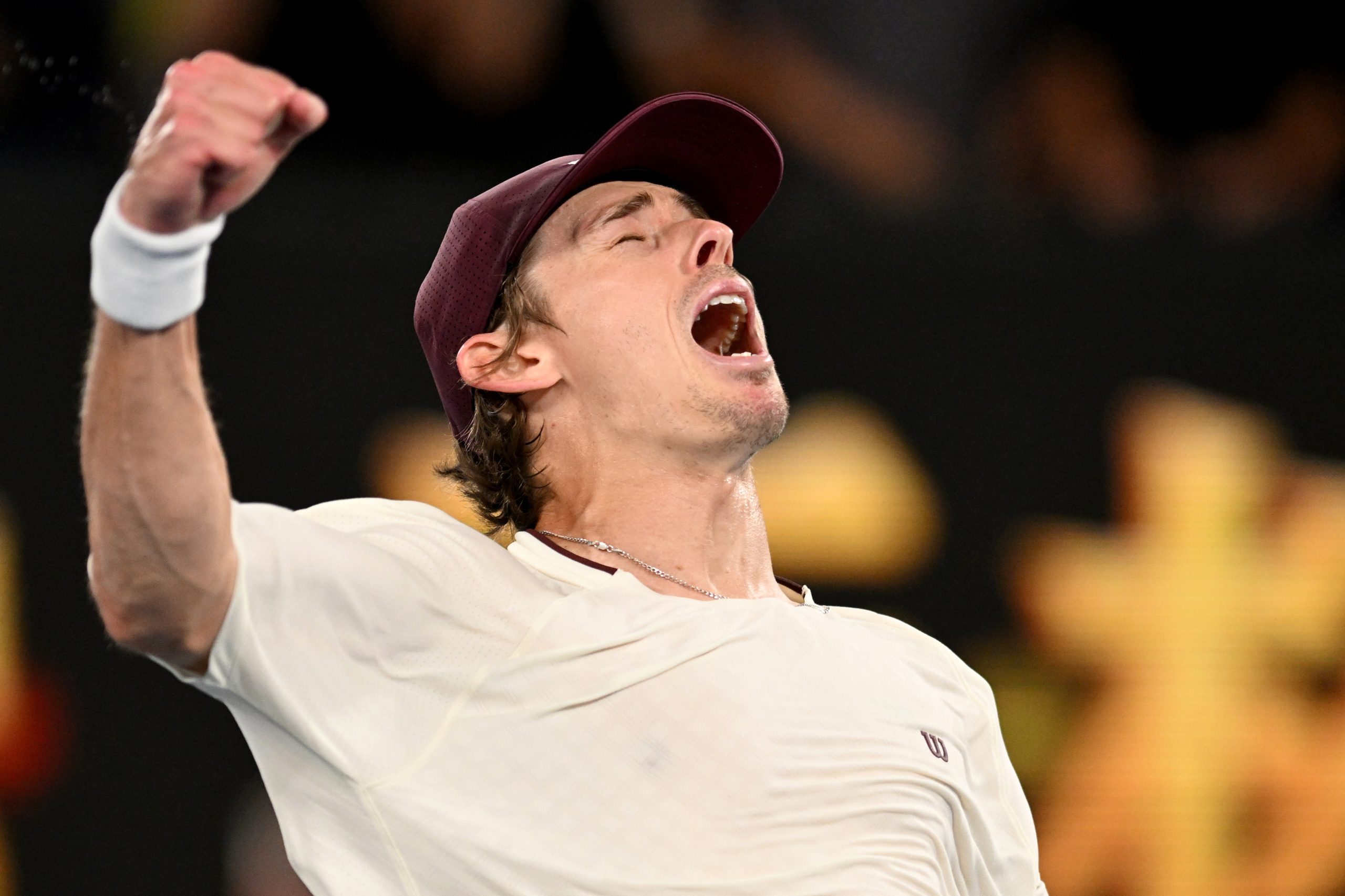 De Miñaur Dazzles in the Open: An Australian Hurricane in Front of the Alcaraz Fortress