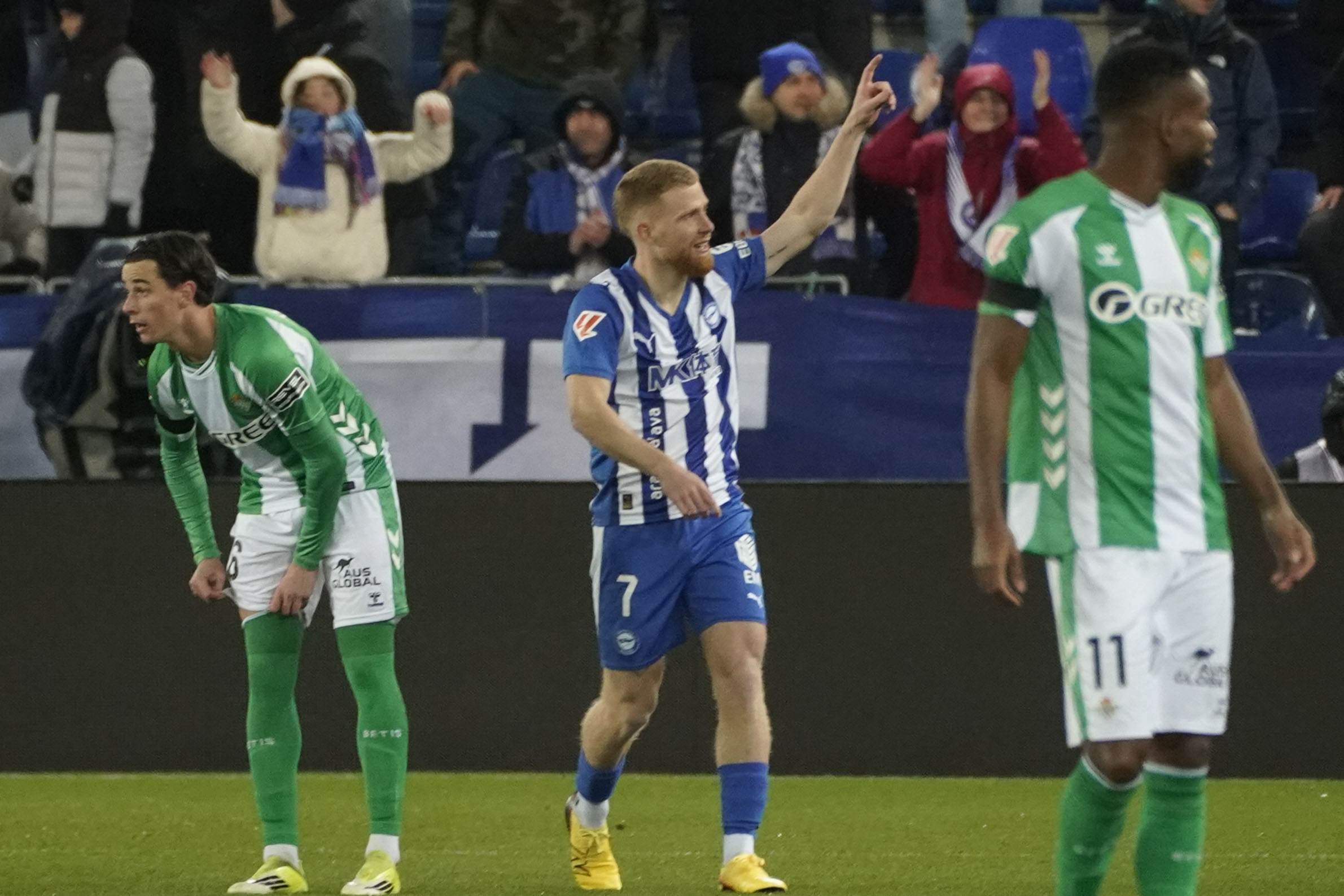 El Alba vuelve a brillar en Mendizorroza: victoria contundente ante Betis que revive su buena racha El Alba vuelve a brillar en Mendizorroza: victoria contundente ante Betis que revive su buena racha
