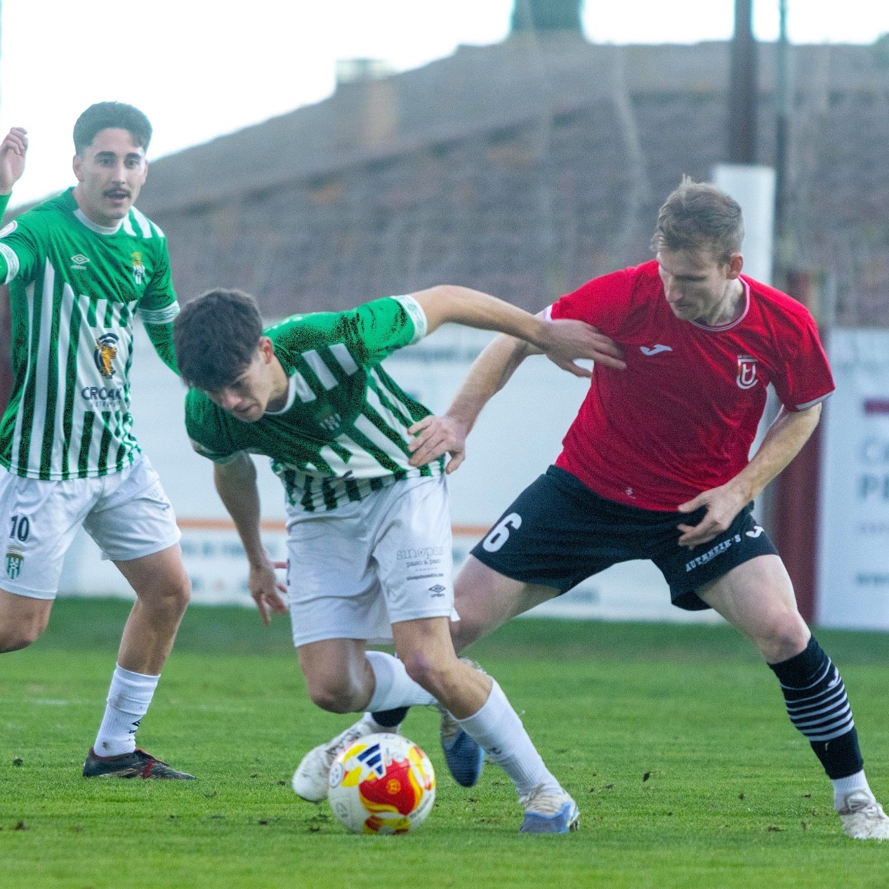 Peralada: El Gigante Silencioso que Desafía a los Titanes del Fútbol Regional