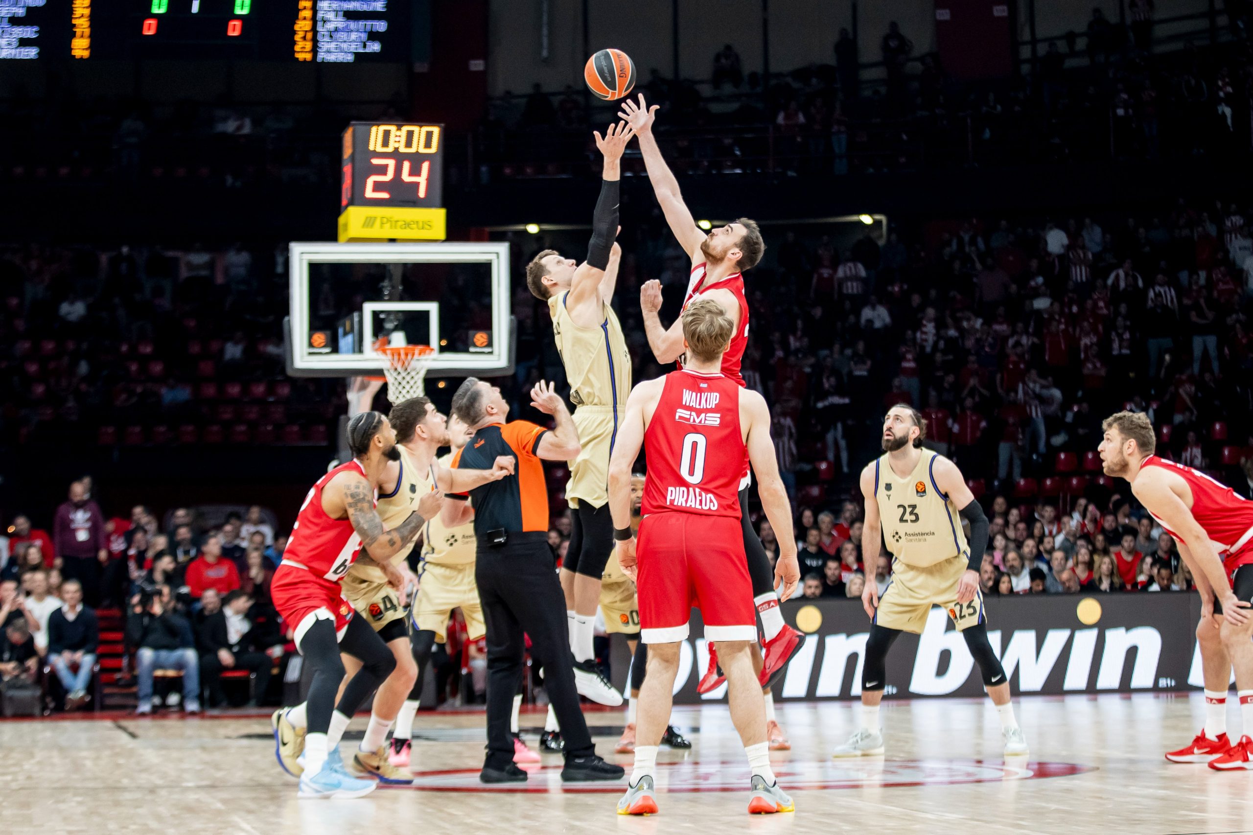 El Olympiacos y el Barça se enfrentan en un duelo clave para el playoffs de la Euroliga 2026 El Olympiacos y el Barça se enfrentan en un duelo clave para el playoffs de la Euroliga 2026