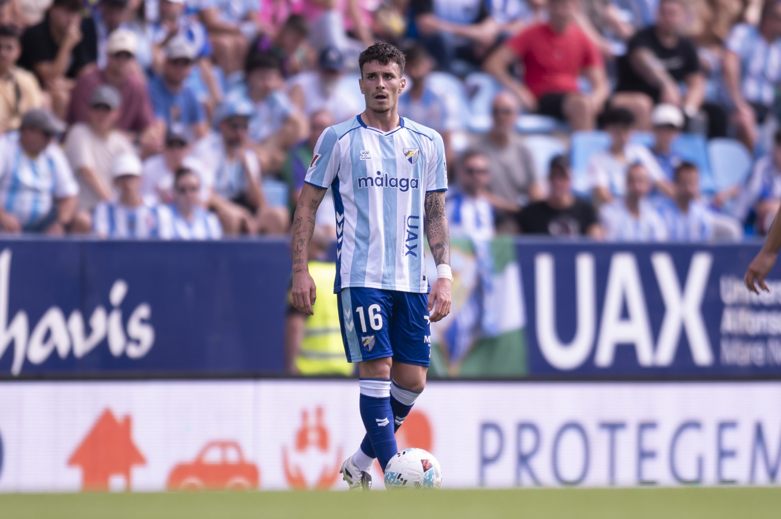 Málaga a por la Séptima: La Rosaleda, Testigo de la Resurrección Blanquiazul ante una Cultural en Crisis Málaga a por la Séptima: La Rosaleda, Testigo de la Resurrección Blanquiazul ante una Cultural en Crisis