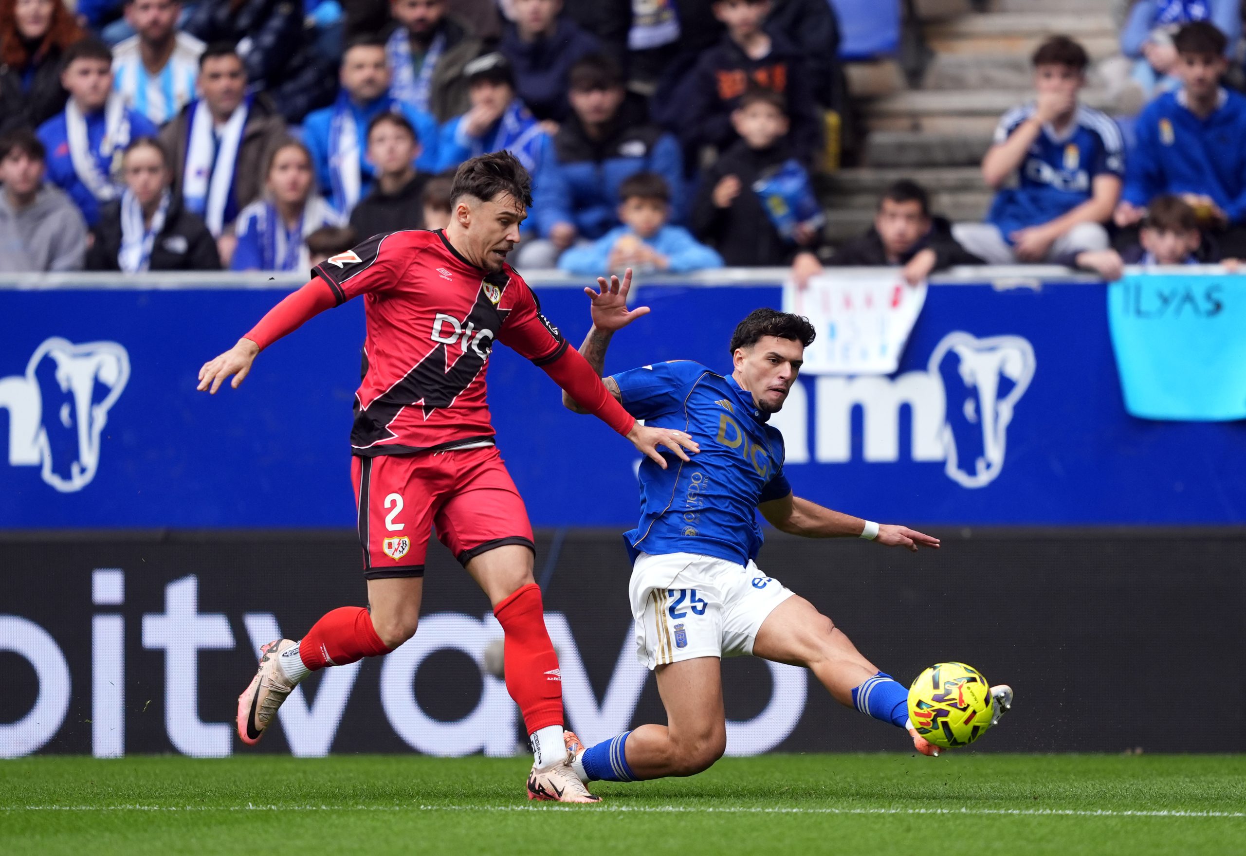 Controversy on the pitch: Oviedo seeks legal protection and encounters obsolete regulations