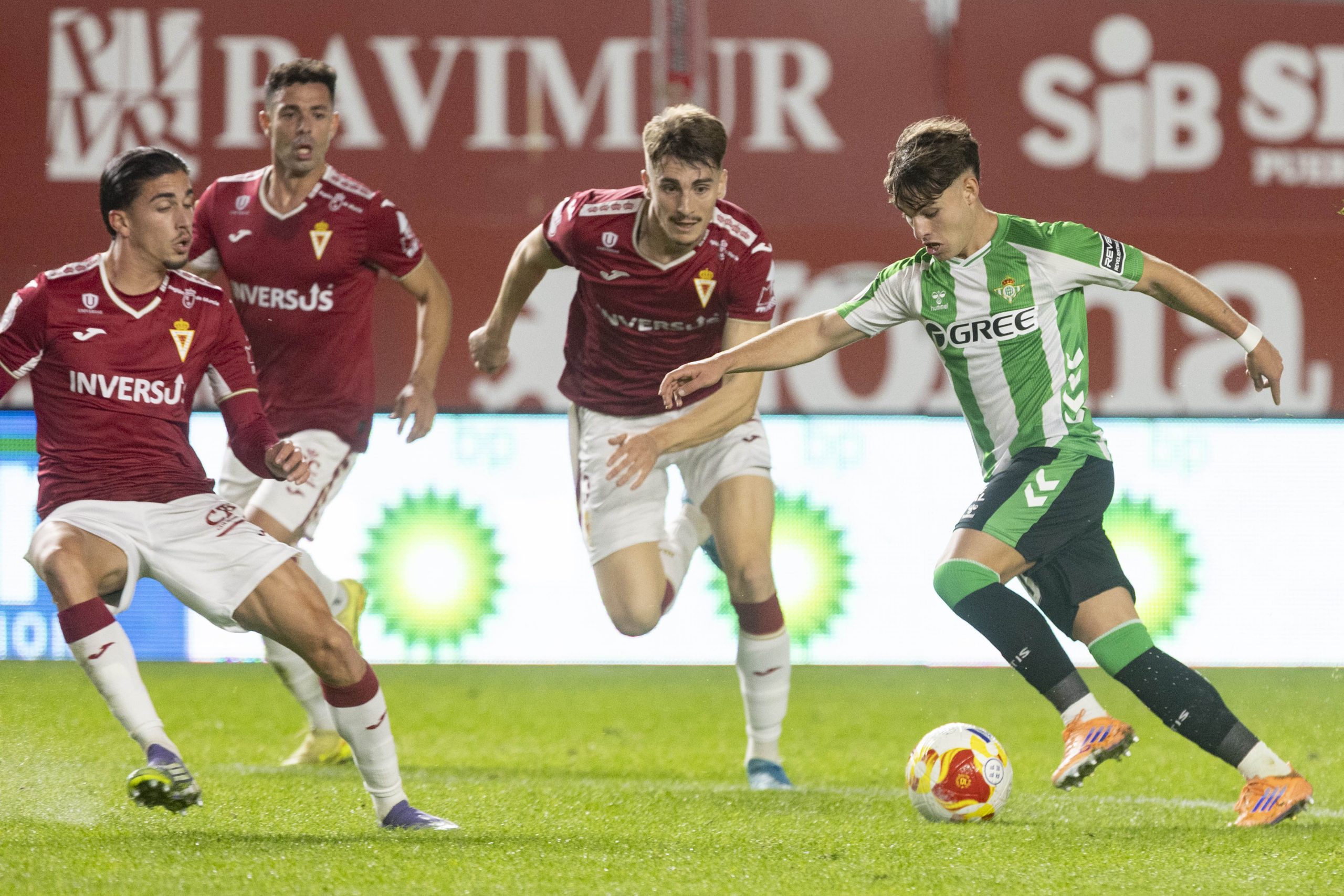 Alcorcón and Real Murcia: A Key Duel in the First Federation