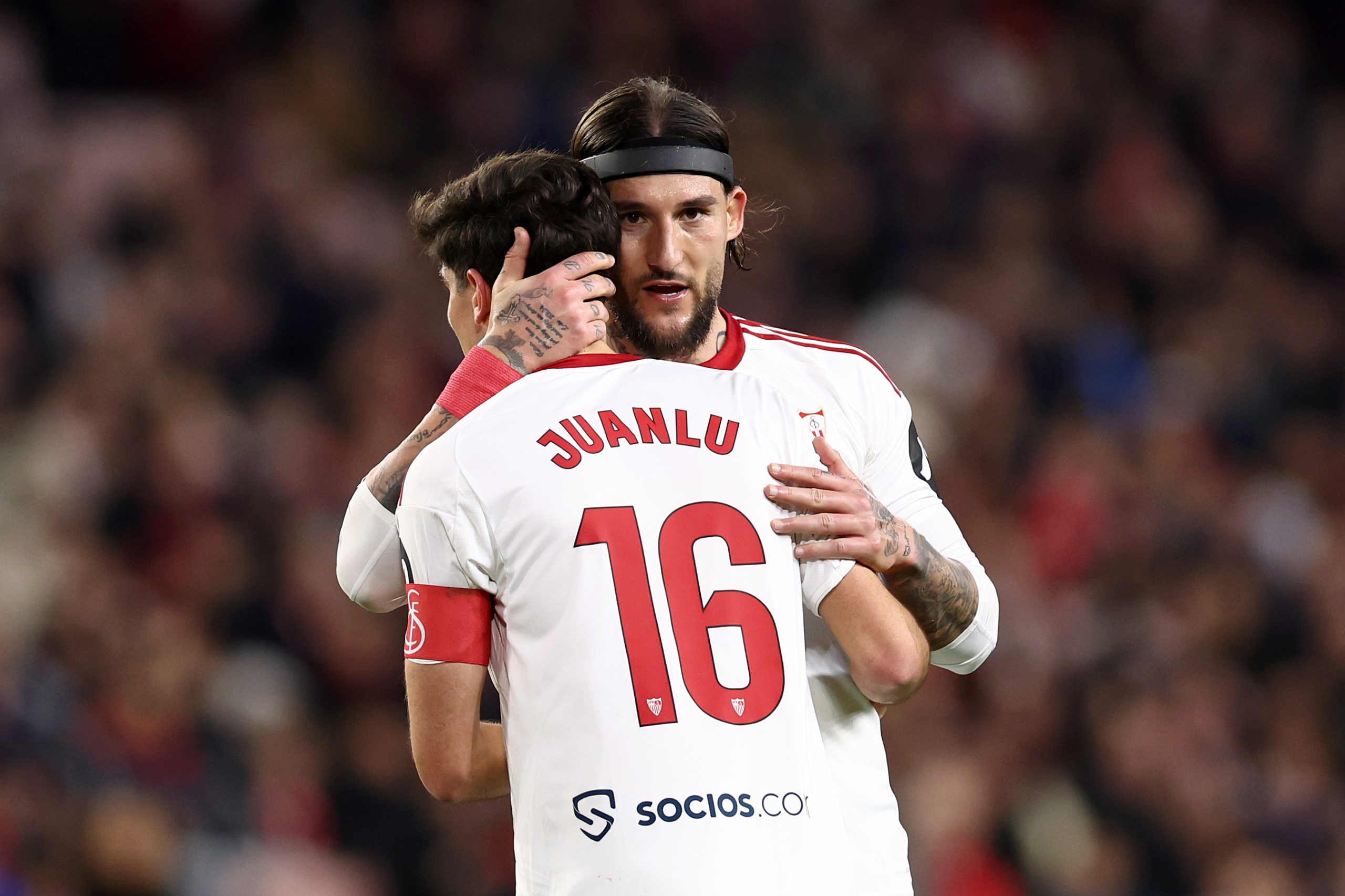 Juanlu's early expulsion challenges Sevilla's hopes