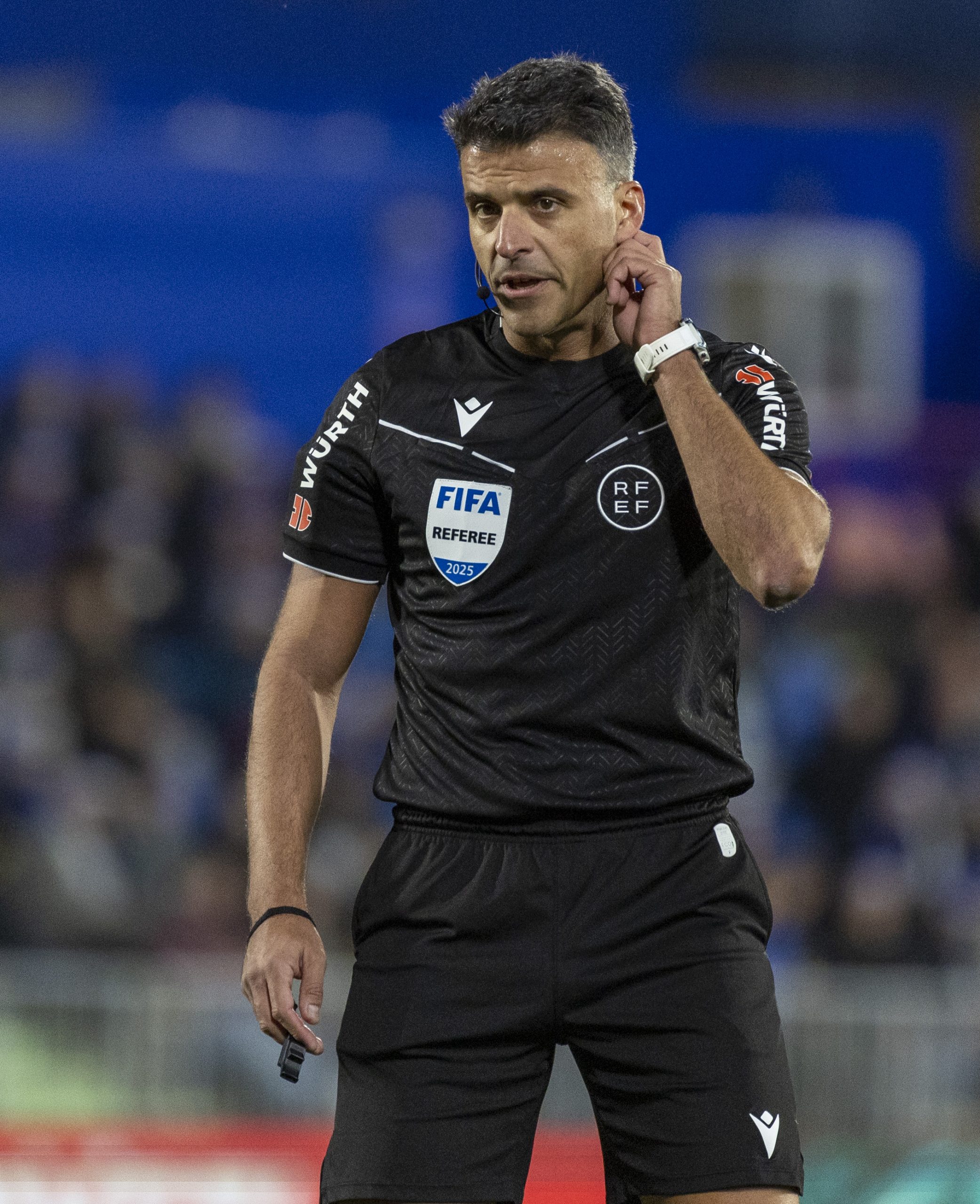 Jesús Gil Manzano, the referee who takes a break in the First Division