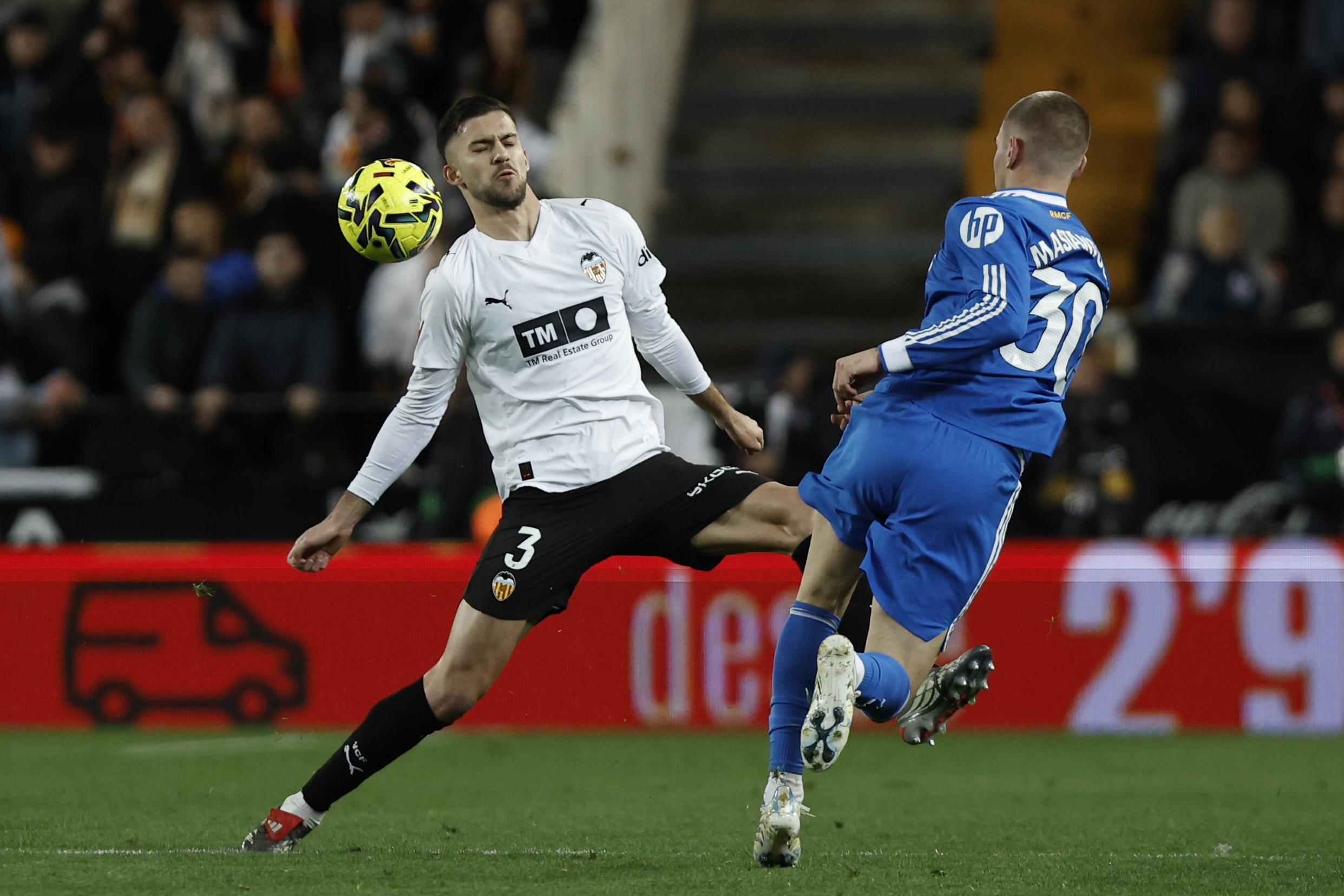The Great Show at Mestalla: Valencia and Real Madrid Set an Attendance Record