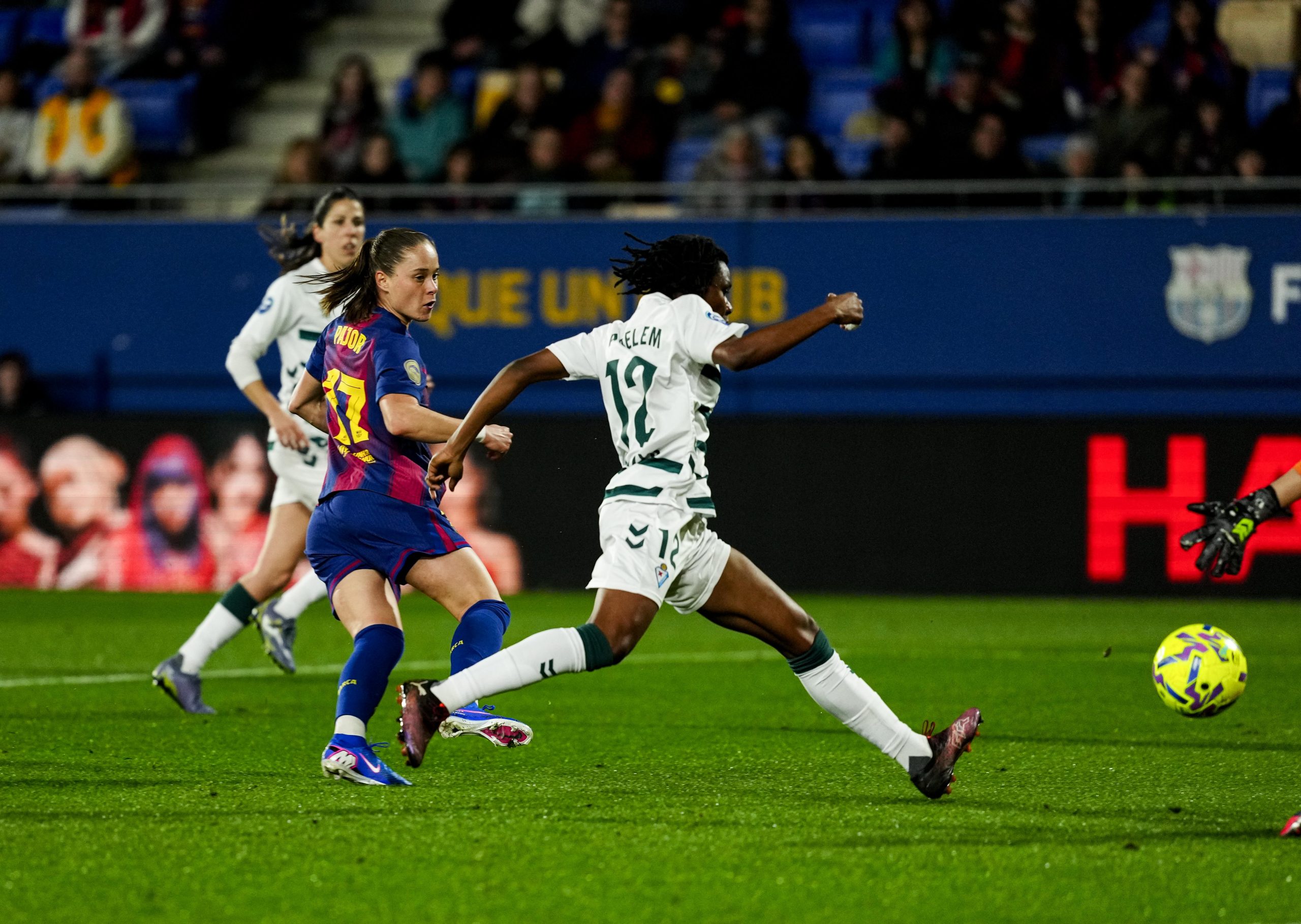 Barça Women takes a firm step towards the title with a resounding victory