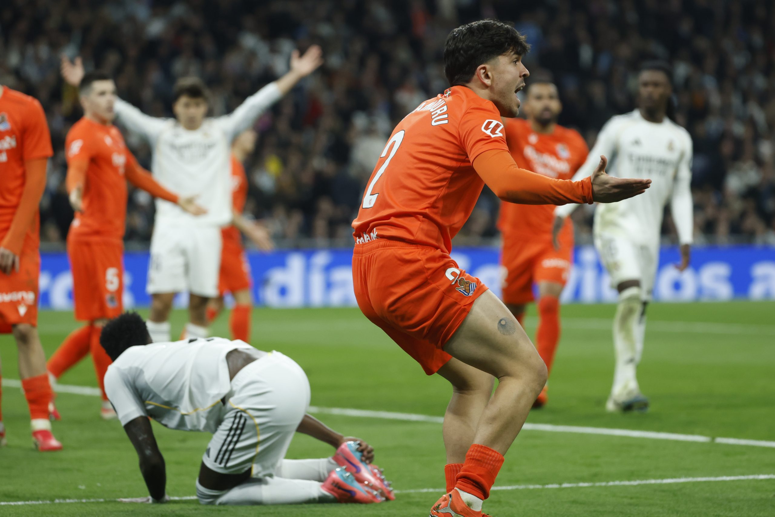 Controversy at the Bernabéu: Penalty or Vinícius Pool? The VAR, in the Spotlight Controversy at the Bernabéu: Penalty or Vinícius Pool? The VAR, in the Spotlight
