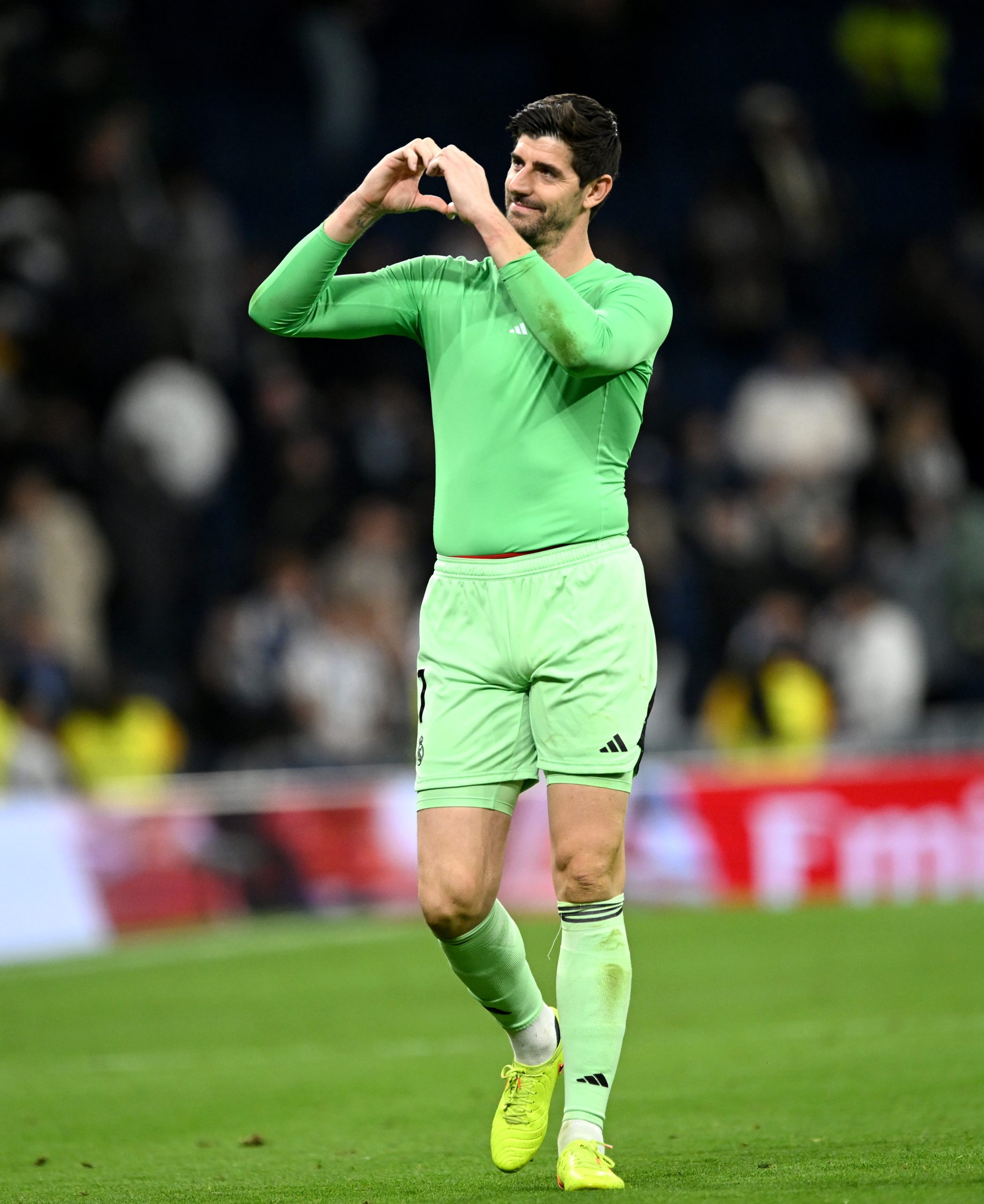 Courtois celebrates the confidence of Real Madrid after the resounding victory against Real Sociedad