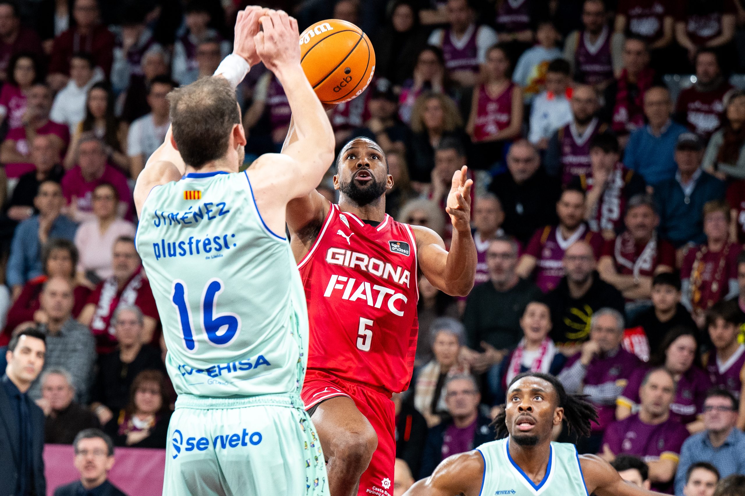 Girona Dominates the Derby and Adds its Tenth Victory Against a Lleida that Fights with Heart