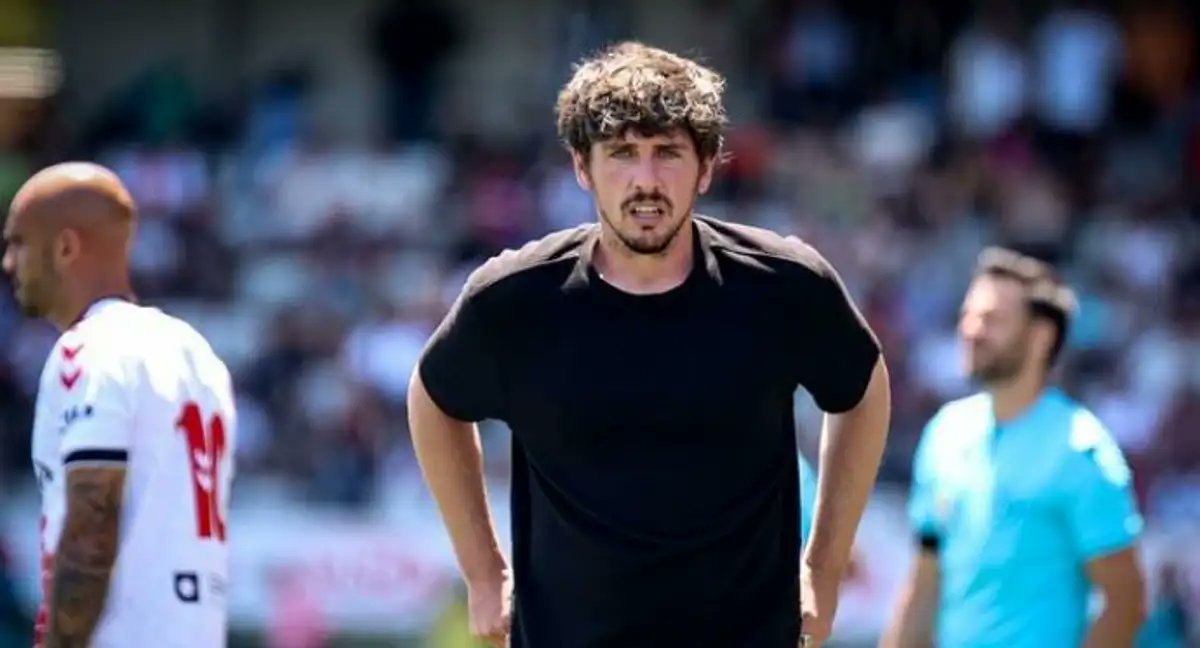 Scandal at Colonia Moscardó: Javi Poves unleashes his anger after a controversial draw