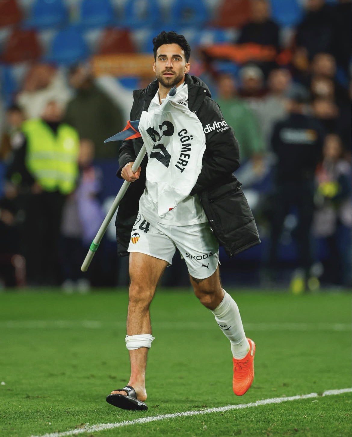 Controversy in the Derby: Levante Investigates the Bottle to Cömert and the Post-Match Tension