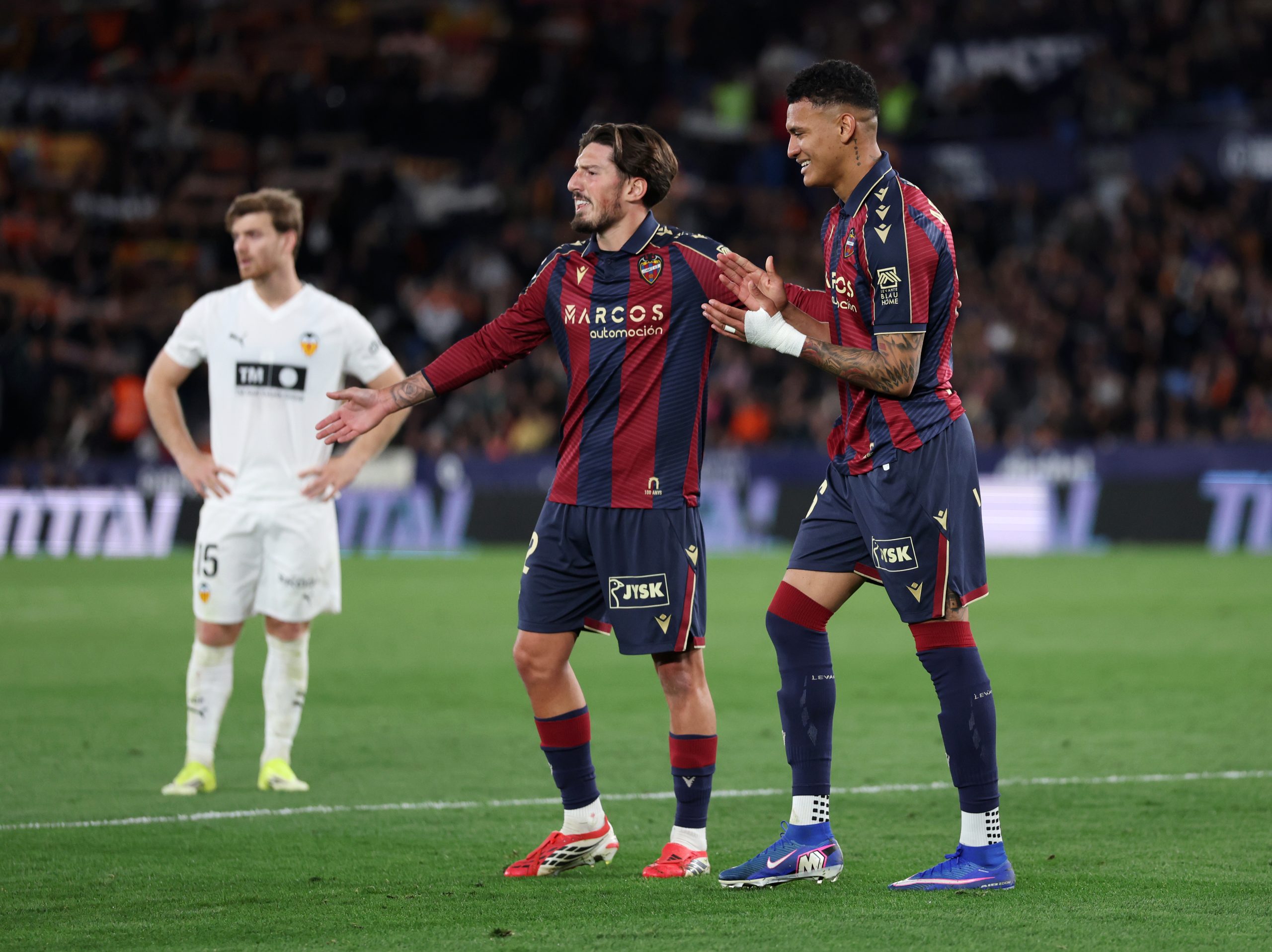 Arriaga Apologizes for His Expulsion in the Valencian Derby