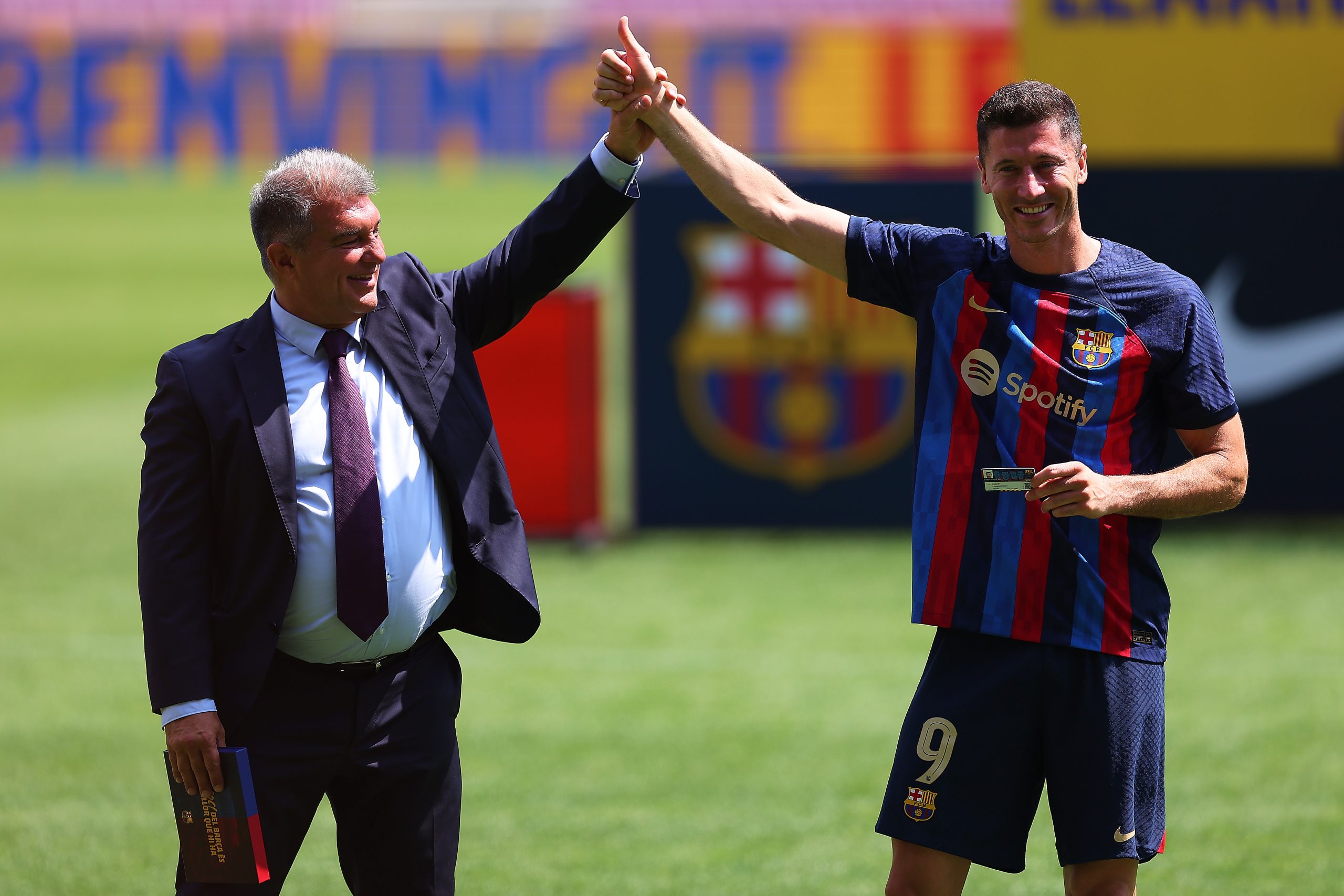 Lewandowski at the crossroads: New contract or farewell to Barça?