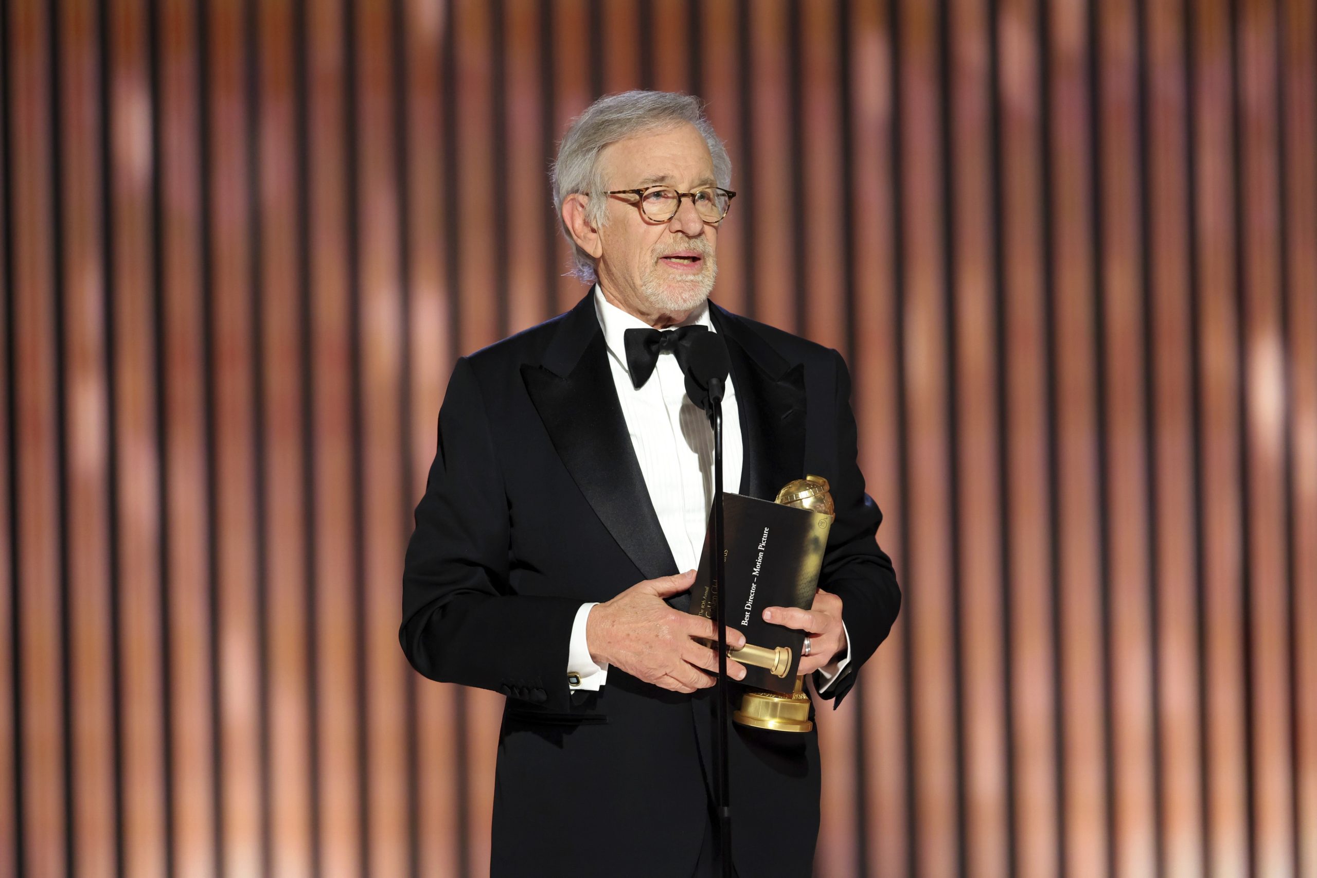 Steven Spielberg and his Shocking Return to the World of Dinosaurs: 'The Dinosaurs' Destroys Netflix