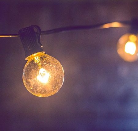 ¡La Electricidad Se Desploma! Domingo Negro para los Precios Mayoristas en España