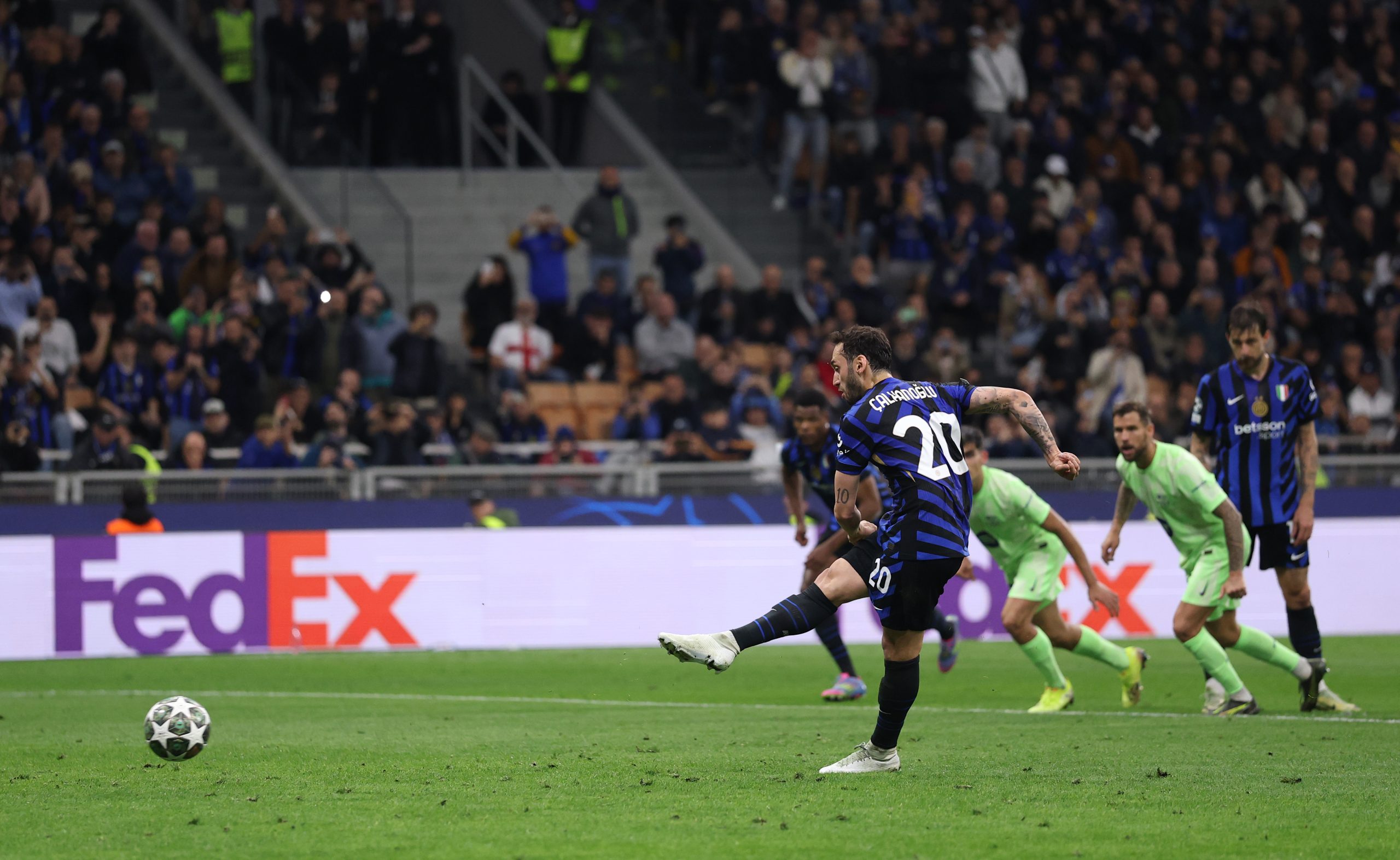 Hakan Çalhanoglu: The midfielder who chose Inter over Barcelona and left his mark in Europe