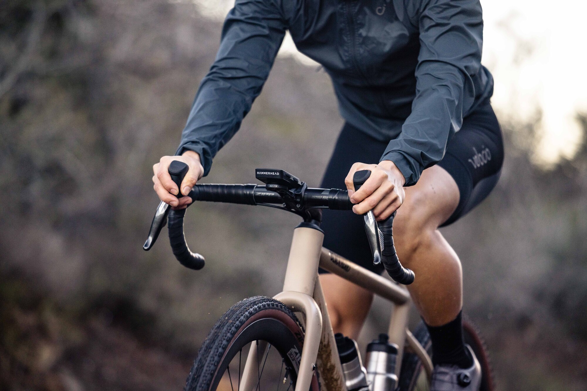 Why is knee alignment crucial when pedaling? Tips to improve your cycling technique