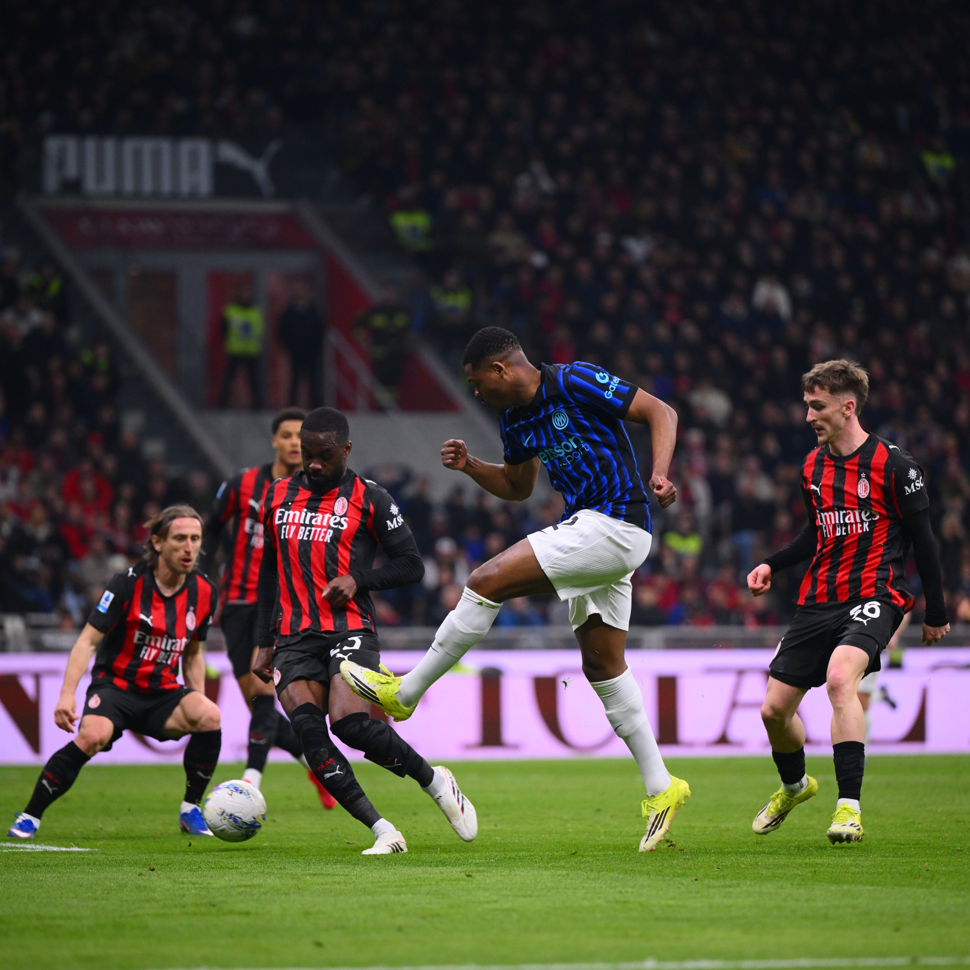 Milan hits the table: Estupiñán stops Inter and reignites the fight for Serie A!