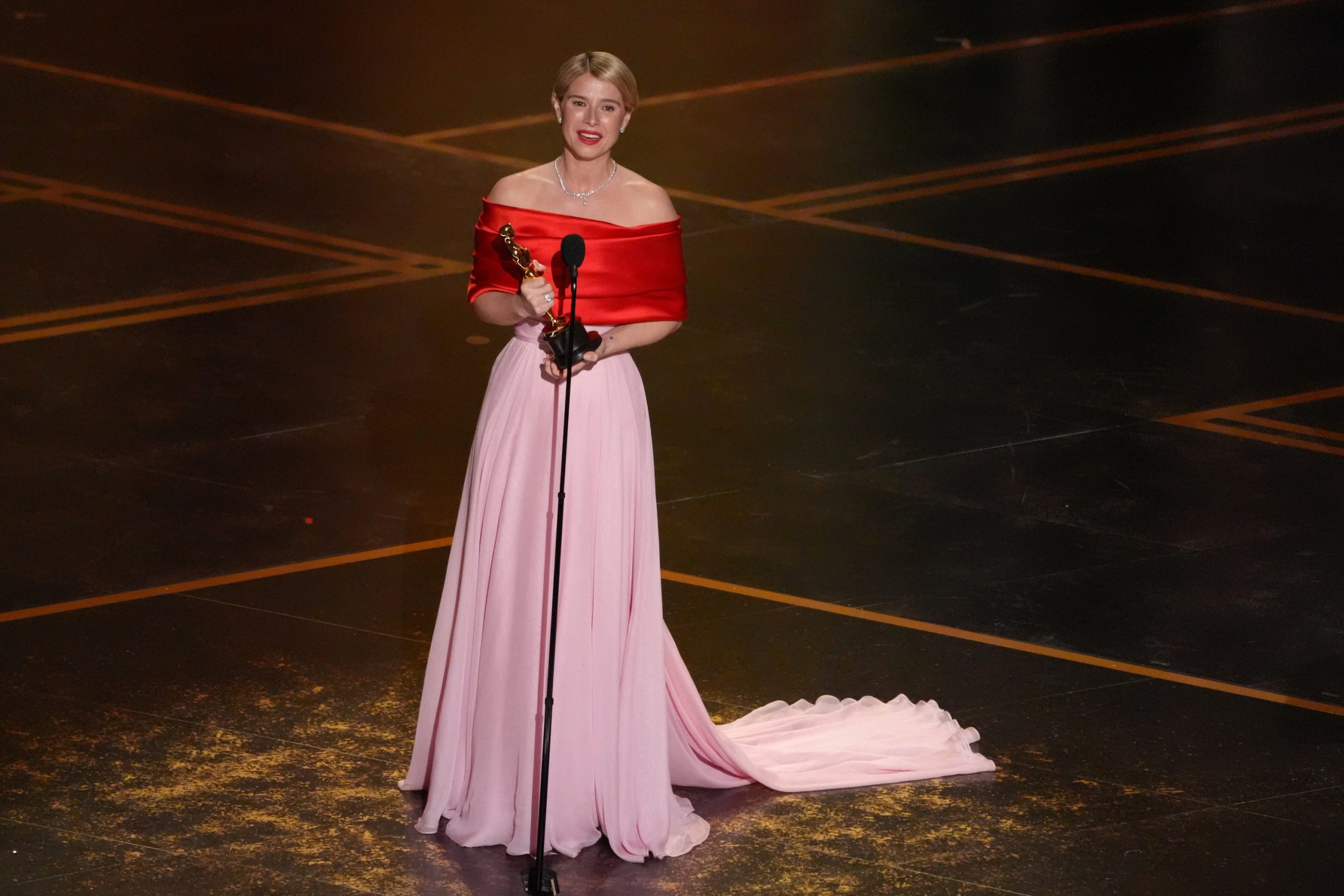 Jessie Buckley shines at the 2026 Oscars and eclipses the favorite 'Sinners'