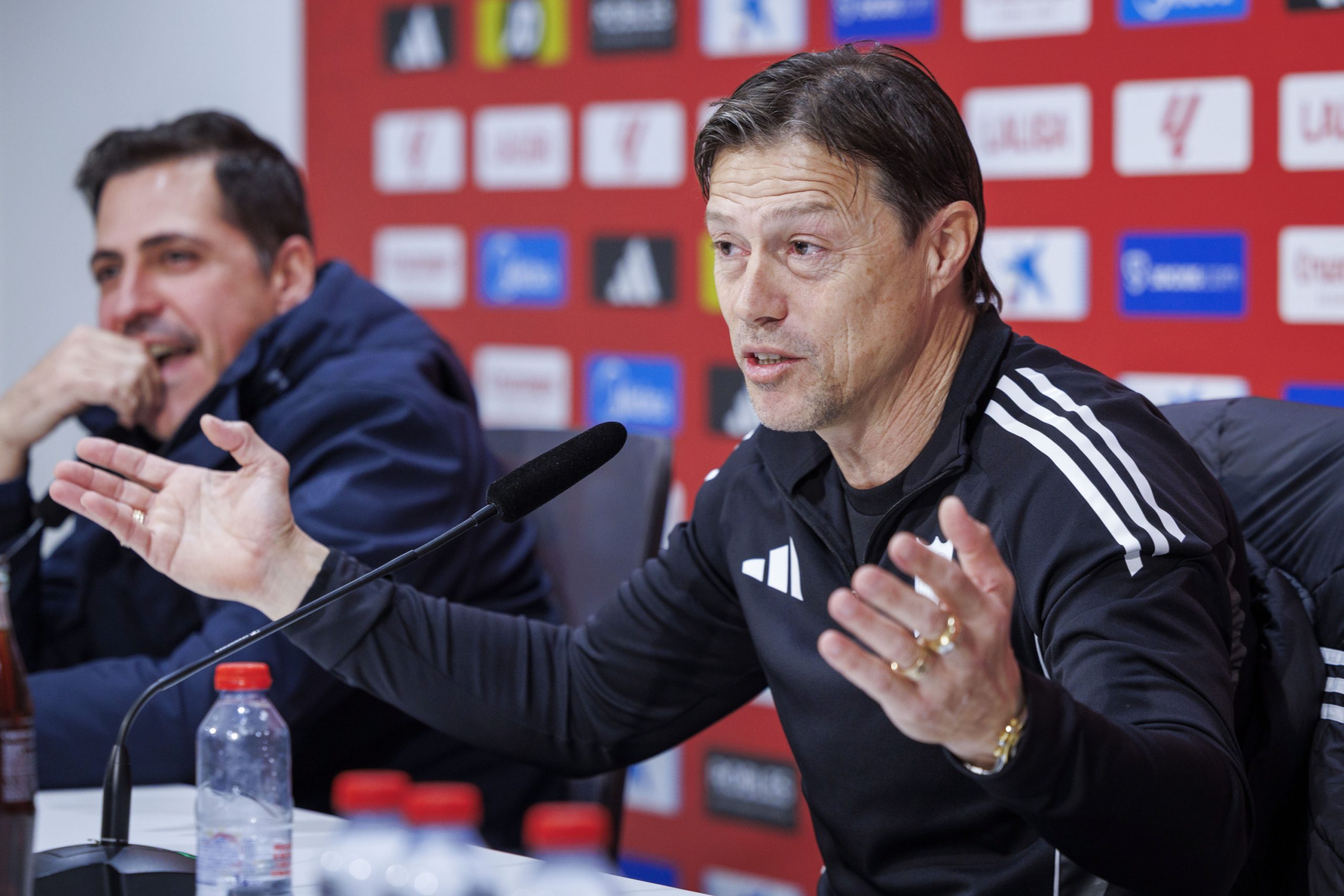 Almeyda, el Corazón del Sevilla, Supera un Susto Tras la Derrota Almeyda, el Corazón del Sevilla, Supera un Susto Tras la Derrota