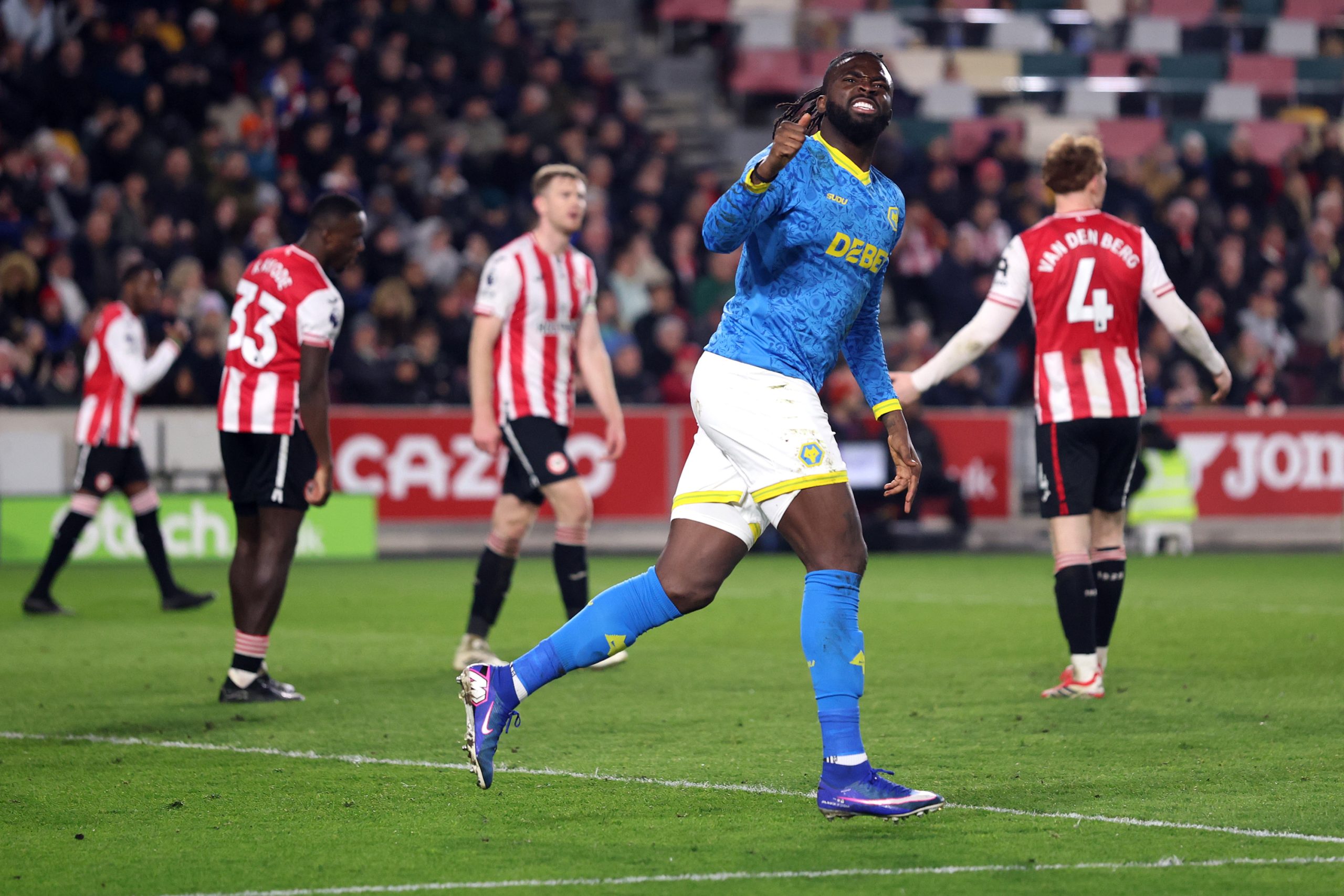 Brentford se deja remontar un 2-0 ante un Wolves que sueña con el milagro