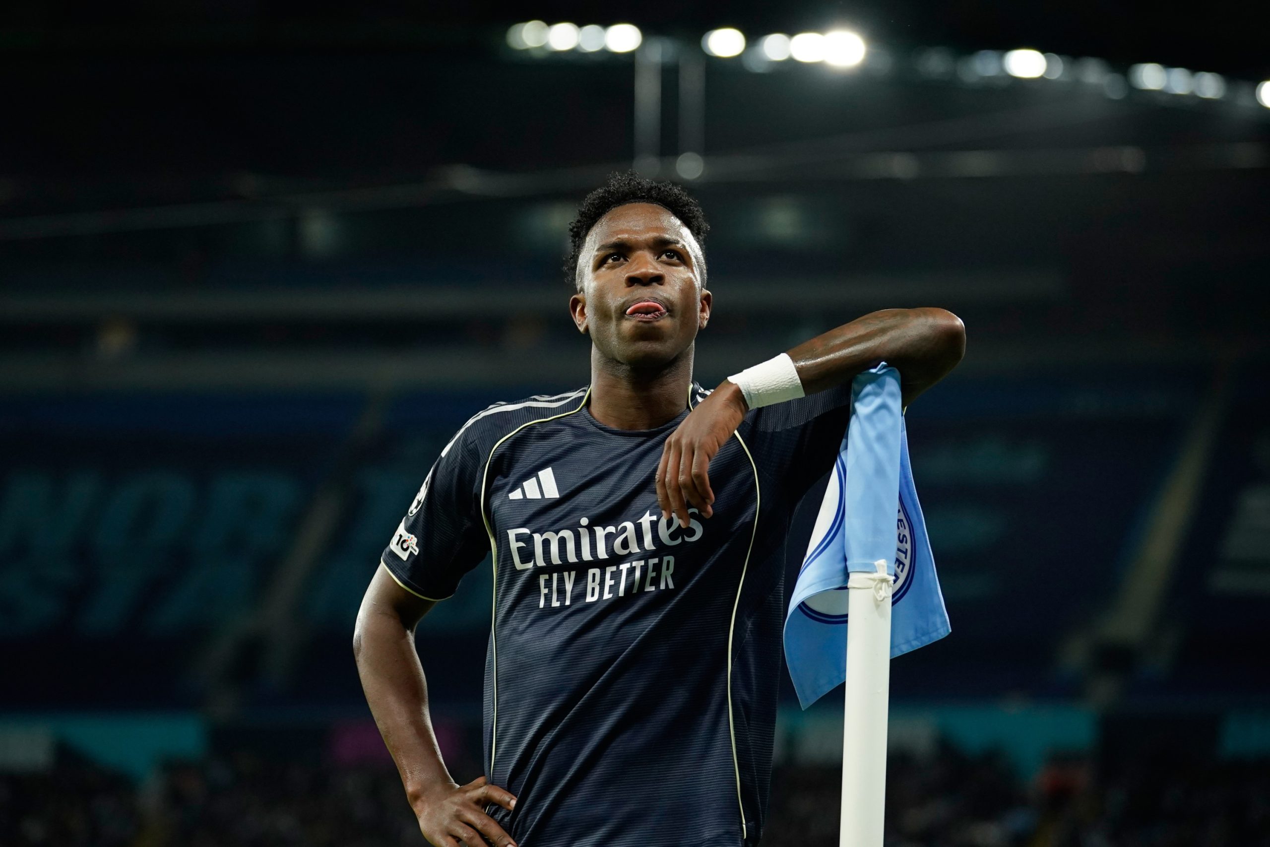 El Real Madrid avanza a cuartos gracias al heroico hat-trick de Valverde y una roja clave El Real Madrid avanza a cuartos gracias al heroico hat-trick de Valverde y una roja clave