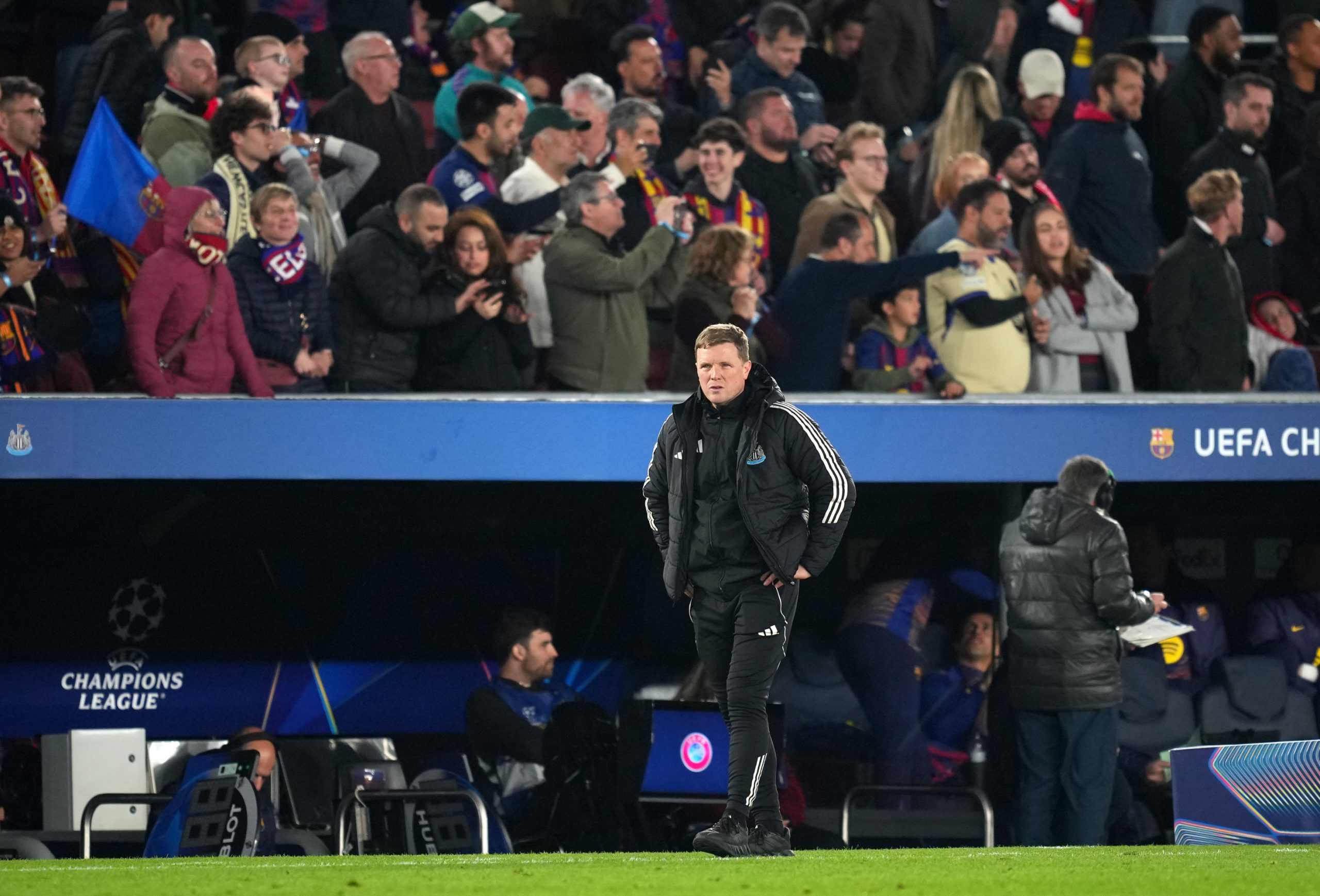 Newcastle mantiene a Howe en el banquillo mientras se plantean cambios estratégicos