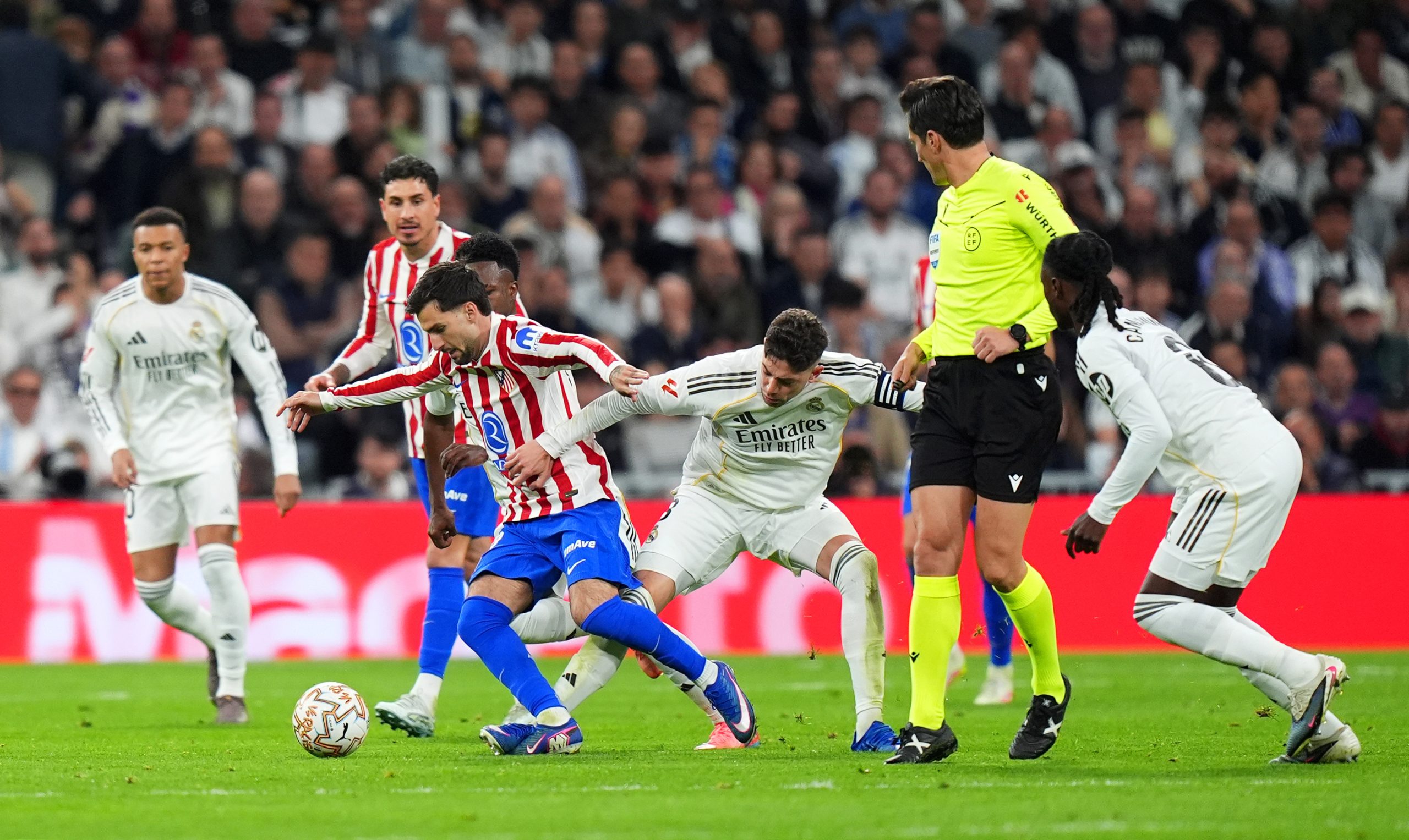 ¡Polémica en el Bernabéu! Valverde, expulsado: ¿Justa decisión arbitral?