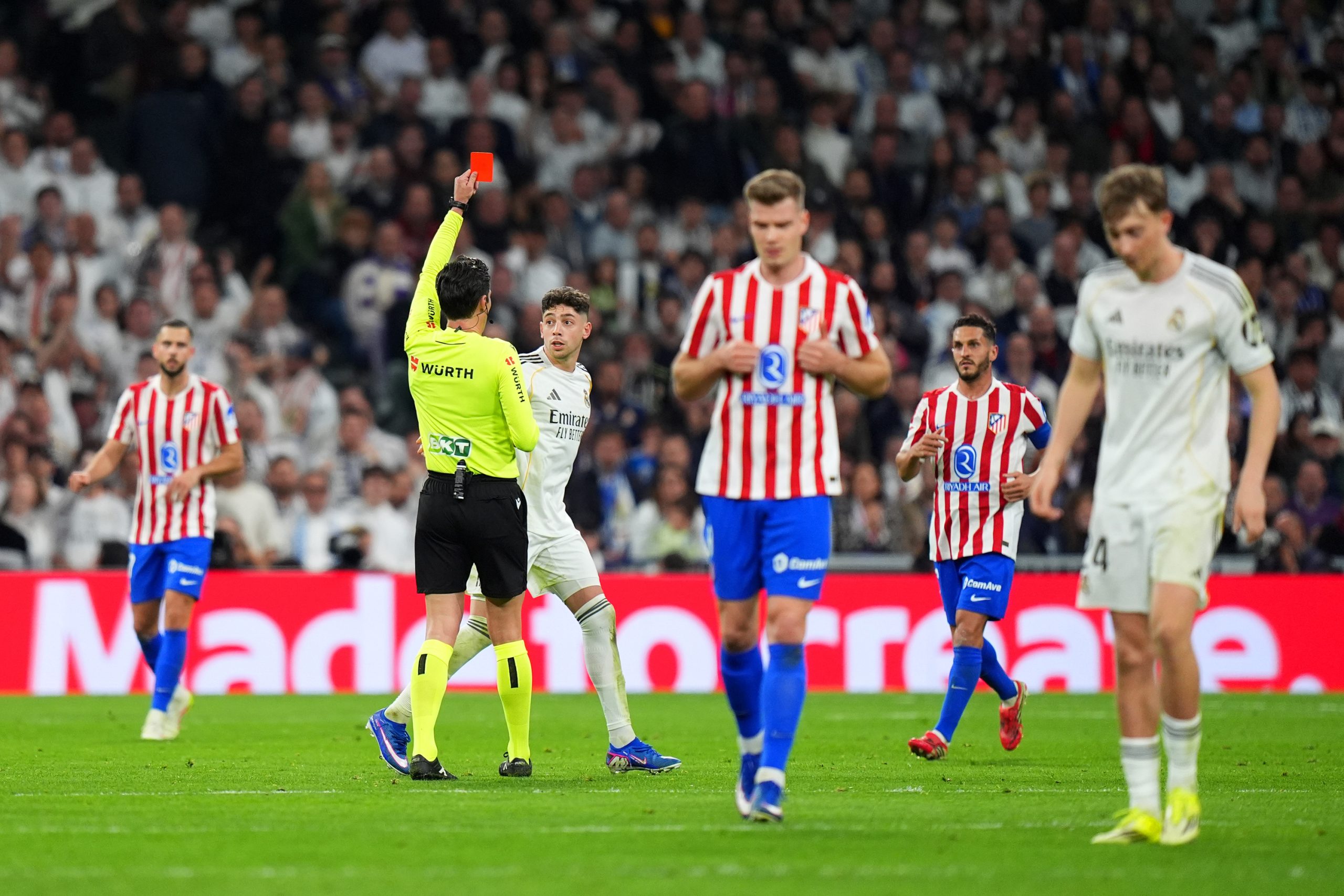 The derby heats up: Valverde's controversial expulsion marks the match