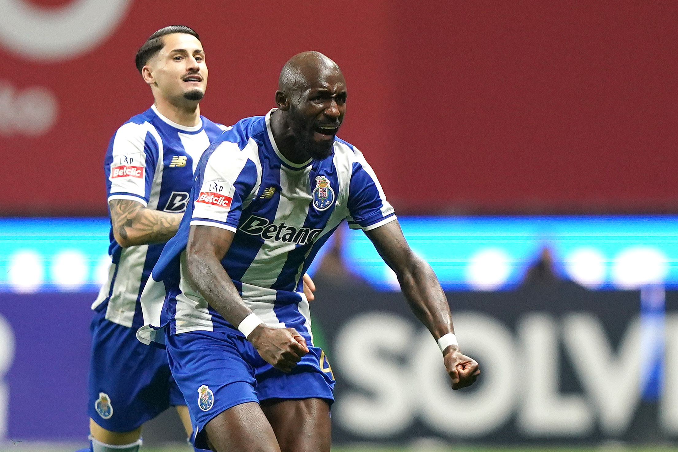 Porto turns the score around and consolidates its lead in the Primeira Liga