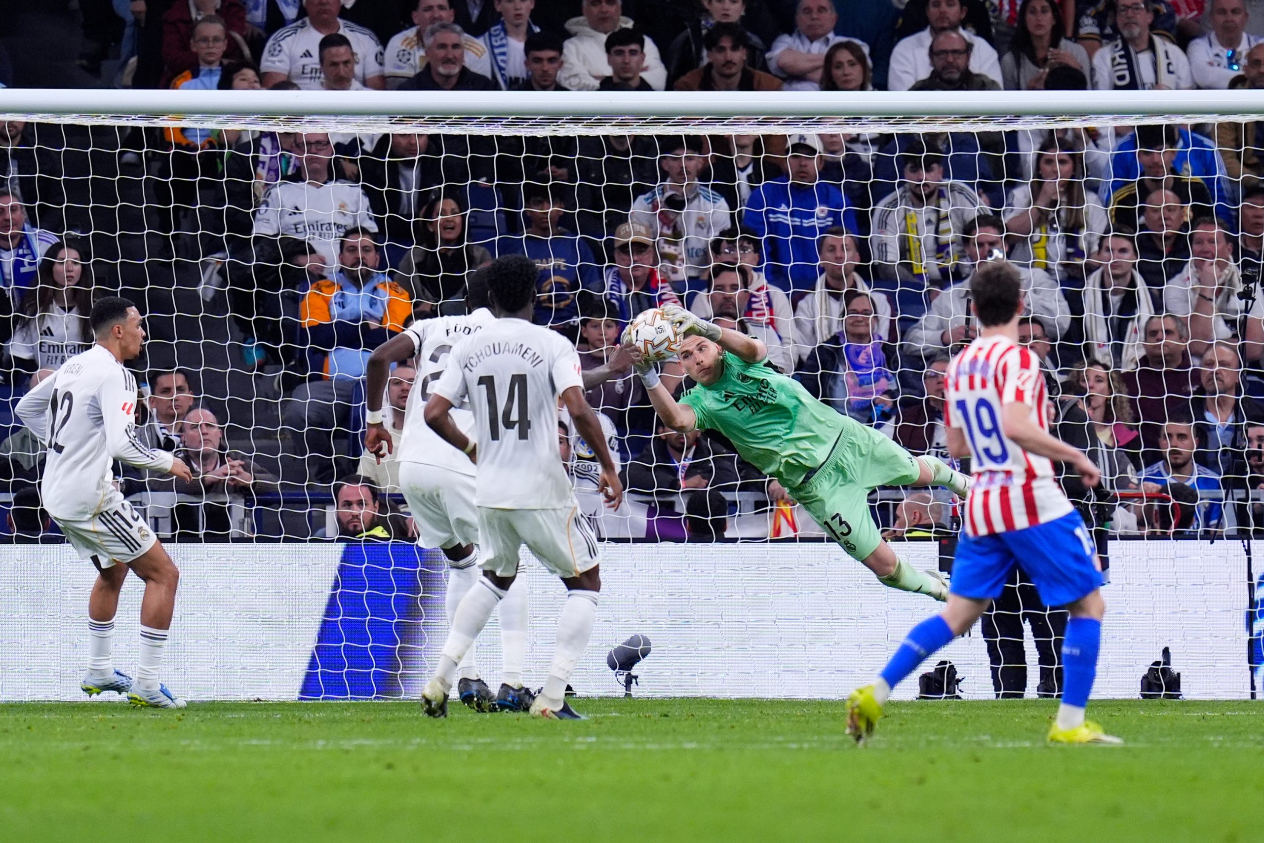 From Shadow to Glory: Lunin, the Unexpected Guardian who Resurrected Real Madrid