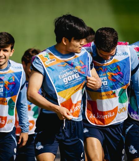 La Real Sociedad se prepara para un nuevo reto tras el parón: entusiasmo y compromiso en el entrenamiento La Real Sociedad se prepara para un nuevo reto tras el parón: entusiasmo y compromiso en el entrenamiento