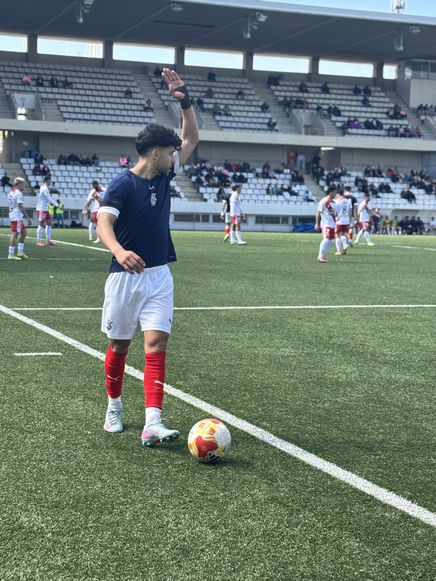 Manresa Sufre, Pero Mantiene el Liderato Ante un Valiente Hospitalet
