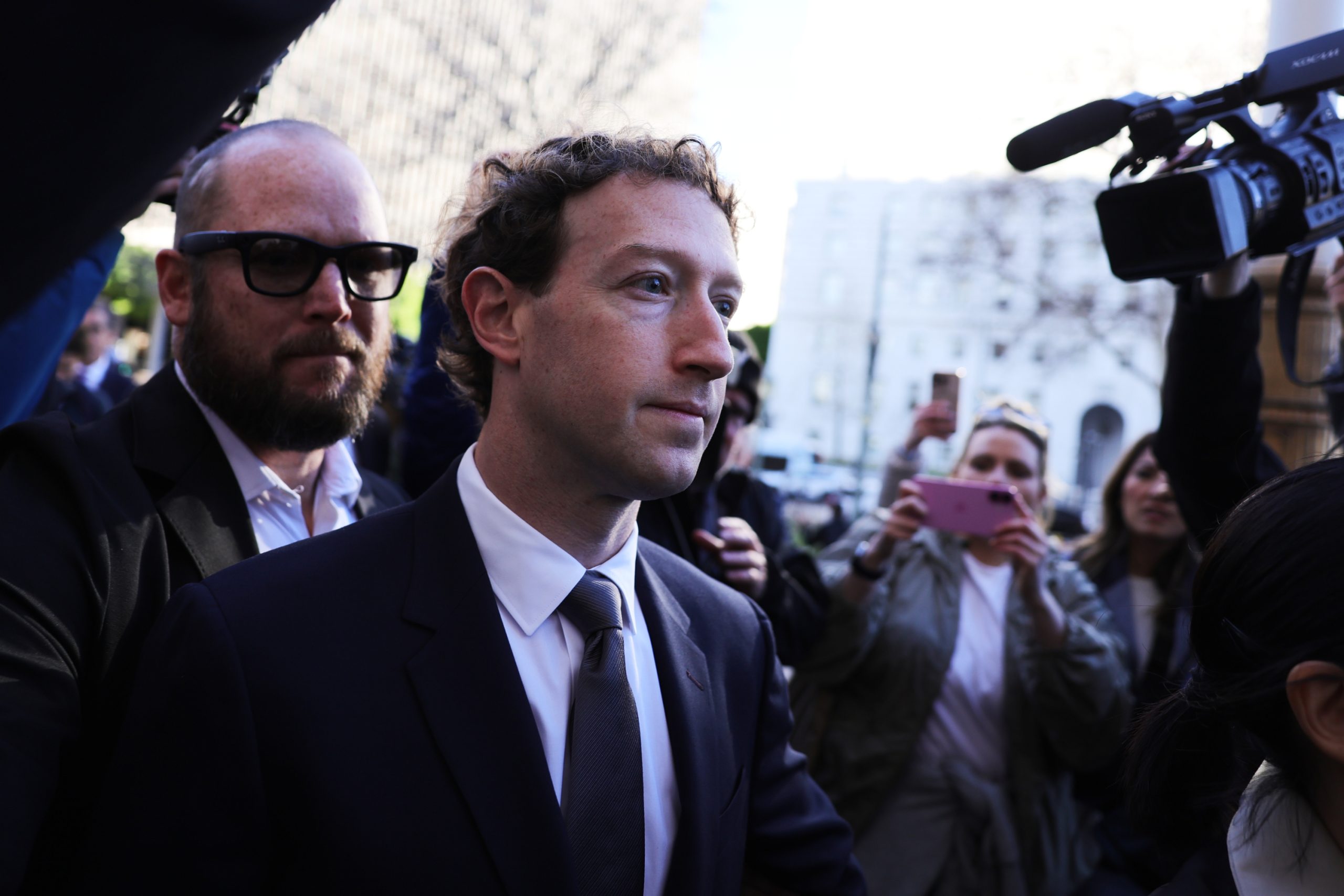 Social Networks Under the Magnifying Glass! Historic Trial in Los Angeles Sentence to Meta and YouTube for Damage to Minors