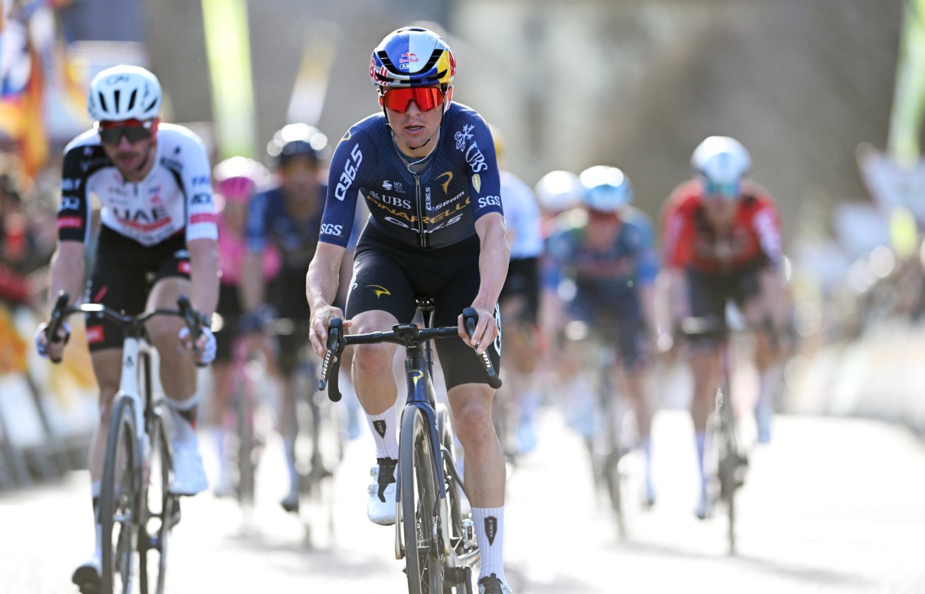 ¡El ciclismo español se estremece! Caída de un 'peso pesado' en la Volta a Catalunya