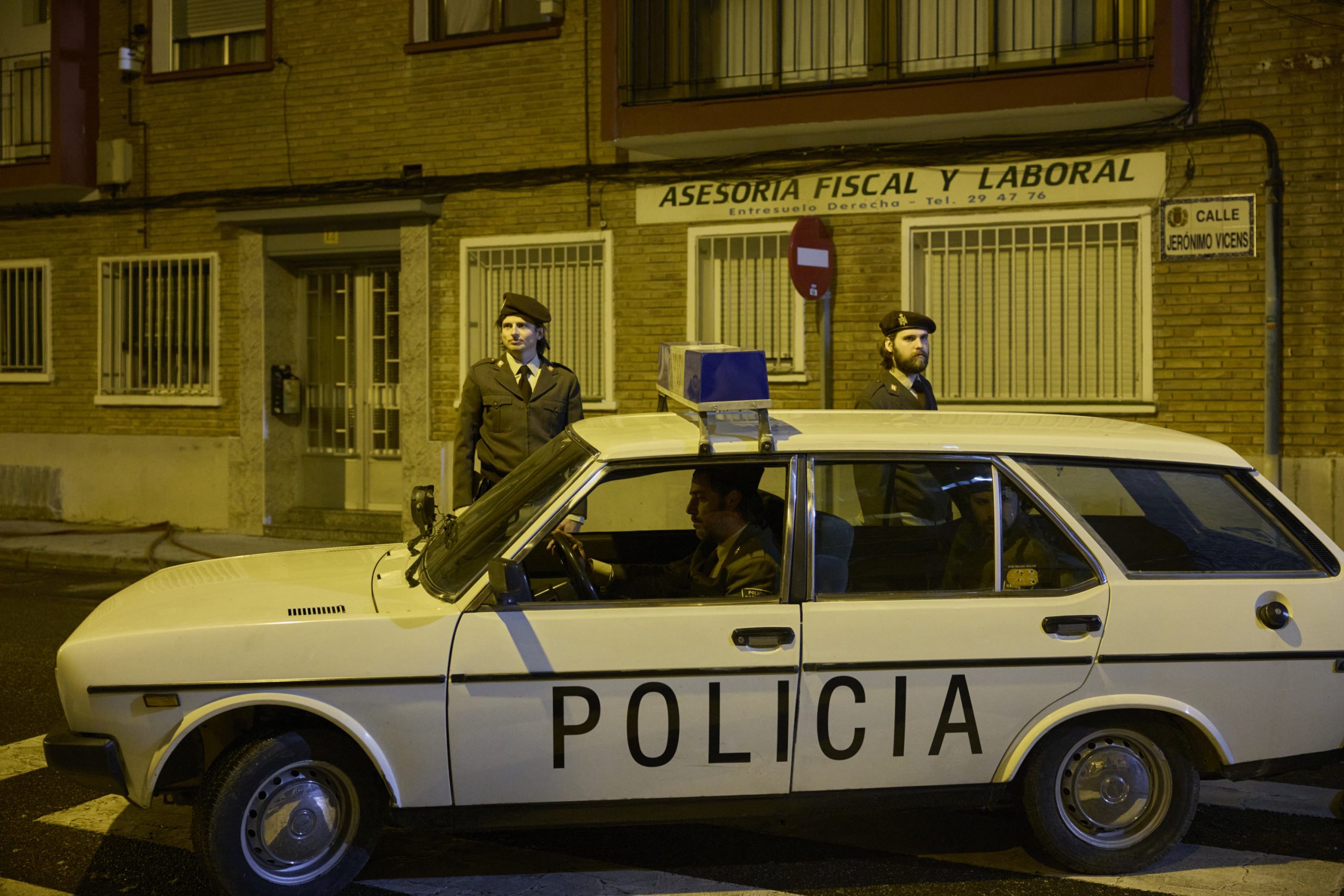 Un Viaje a la Oscura España de los 80: La Nueva Miniserie de Movistar Plus+ Un Viaje a la Oscura España de los 80: La Nueva Miniserie de Movistar Plus+