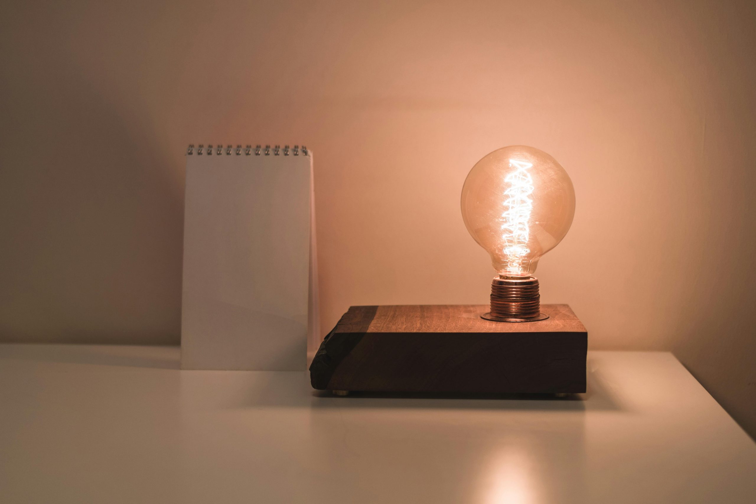 Electricidad en Mínimos: El Precio del Megavatio Hora Se Desploma en Abril de 2026