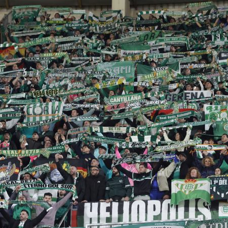 Controversia en el derbi: El Betis enfrenta una multa por incidentes en las gradas