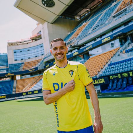 Lucas Pérez Regresa al Cádiz: El Grito de Guerra del ‘7’ para Salvar al Equipo