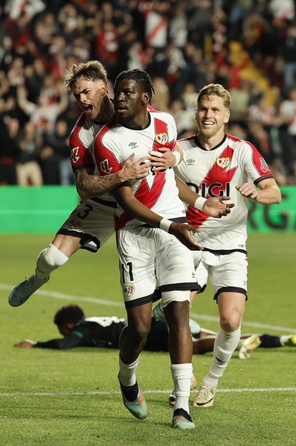 Vallecas Respira: Nteka Desbloquea la Victoria ante un Elche Condenado por la Expulsión