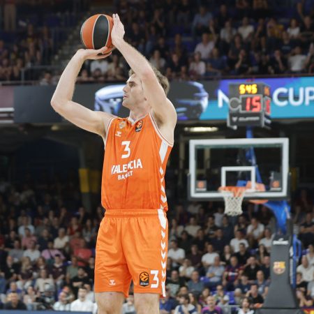 ¡Reuvers Desata la Furia Taronja! Valencia Basket Conquista Bolonia y Sueña con el Top 6 de la Euroliga